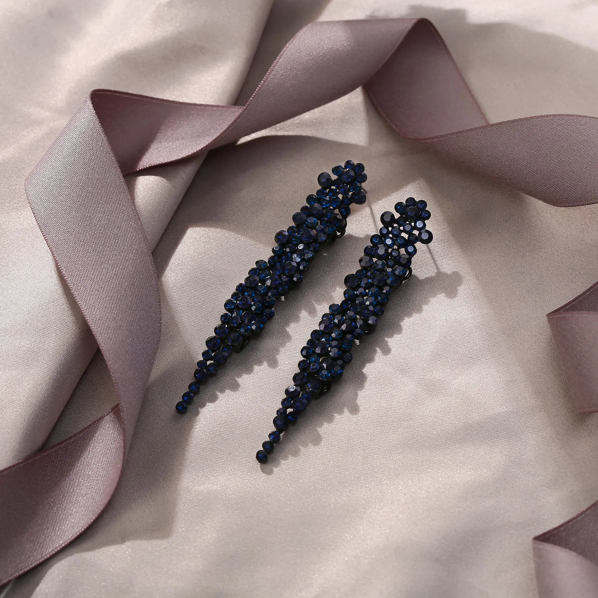 EVER FAITH Cristalli austriaci Art Deco Statement Orecchini, Banchetto Prom Long Chandelier Orecchini pendenti per donna Zaffiro Blu Nero-fondo - immagine 4