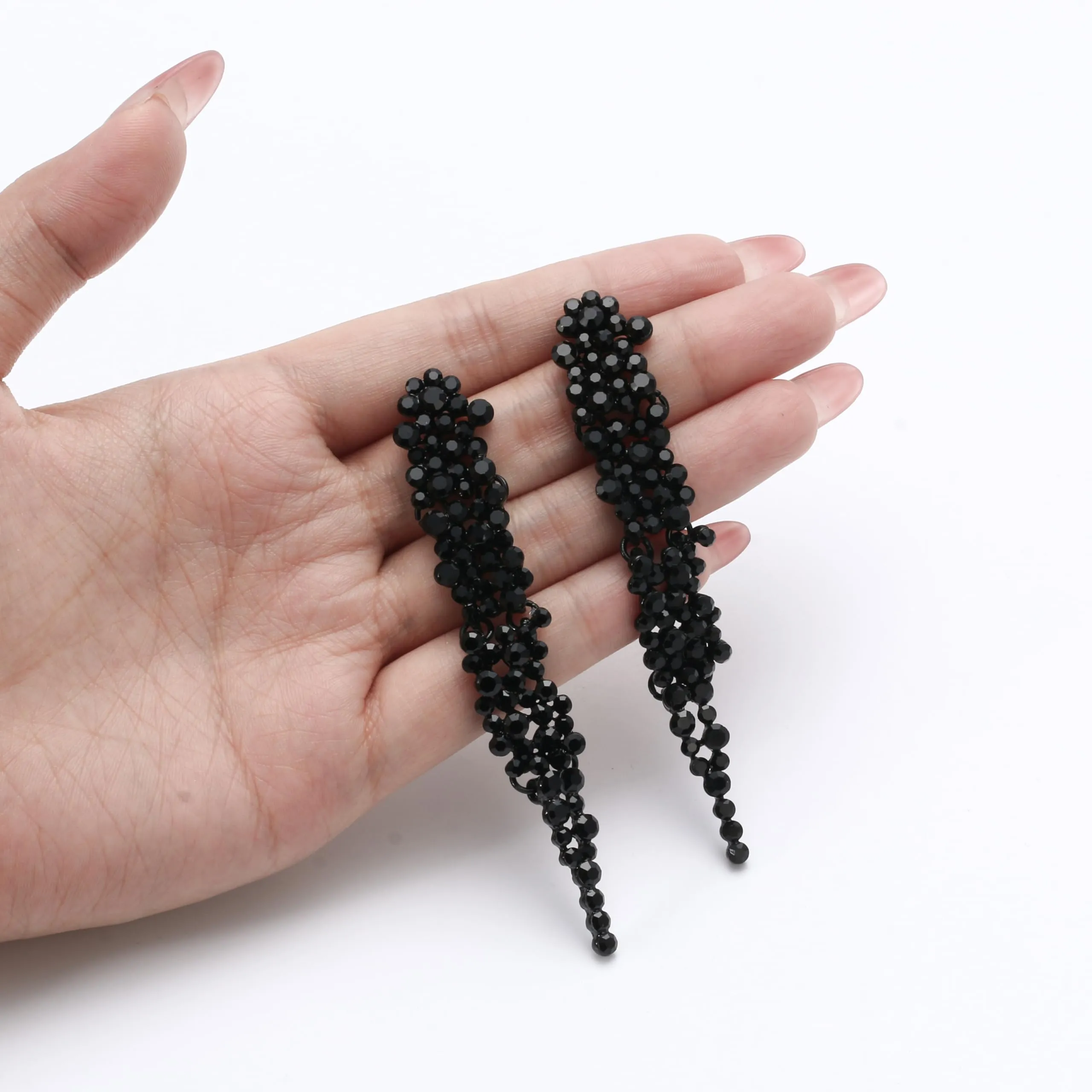EVER FAITH Cristalli austriaci Art Deco Statement Orecchini, Banchetto Prom Long Chandelier Orecchini pendenti per donna Nero Nero-fondo - immagine 6