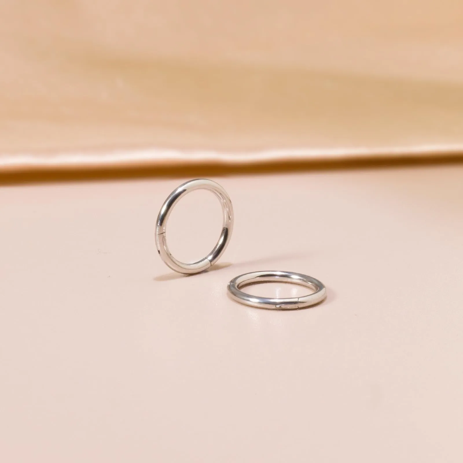 Piccoli orecchini a cerchio in oro 14 carati, orecchino ipoallergenici per cartilagine, elice, trago, per donne e uomini, cerchi in acciaio chirurgico - immagine 6