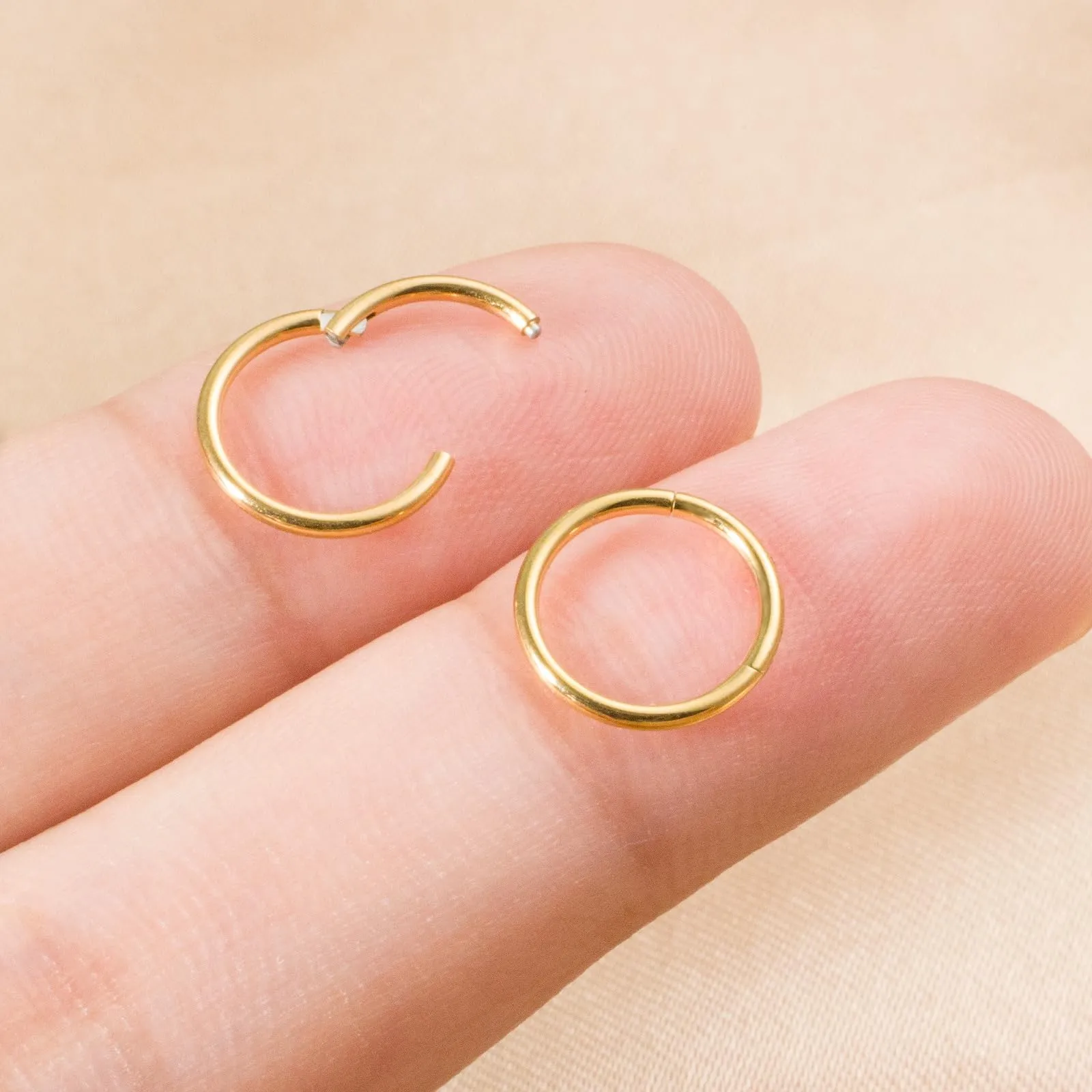Piccoli orecchini a cerchio in oro 14 carati, orecchino ipoallergenici per cartilagine, elice, trago, per donne e uomini, cerchi in acciaio chirurgico - immagine 3