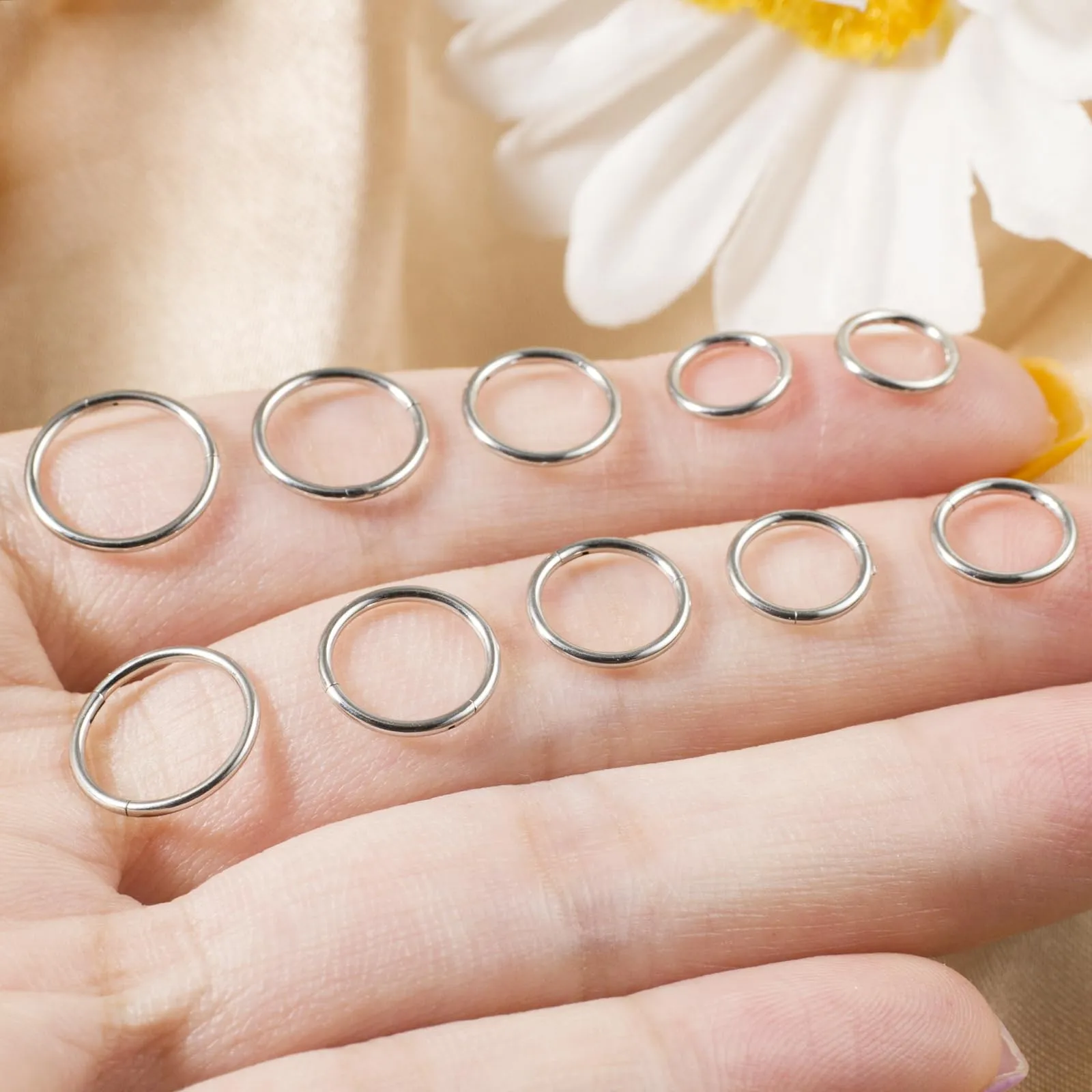 Piccoli orecchini a cerchio in oro 14 carati, orecchino ipoallergenici per cartilagine, elice, trago, per donne e uomini, cerchi in acciaio chirurgico - immagine 4