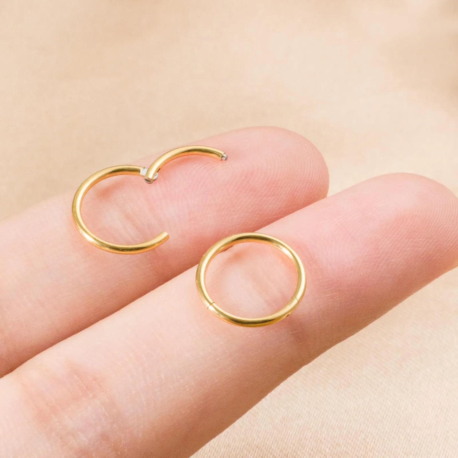 Piccoli orecchini a cerchio in oro 14 carati, orecchino ipoallergenici per cartilagine, elice, trago, per donne e uomini, cerchi in acciaio chirurgico - immagine 3