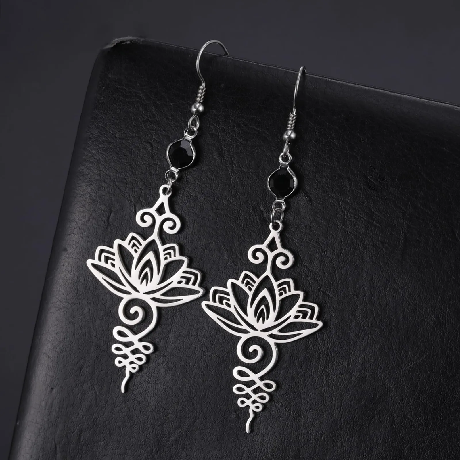 Orecchini a forma di fiore di loto in stile bohémien, in acciaio inox, per buddismo, yoga, guarigione, simbolo unalome, amuleto, gioielli religiosi, Misura unica, Acciaio inossidabile, Nessuna pietra - immagine 2