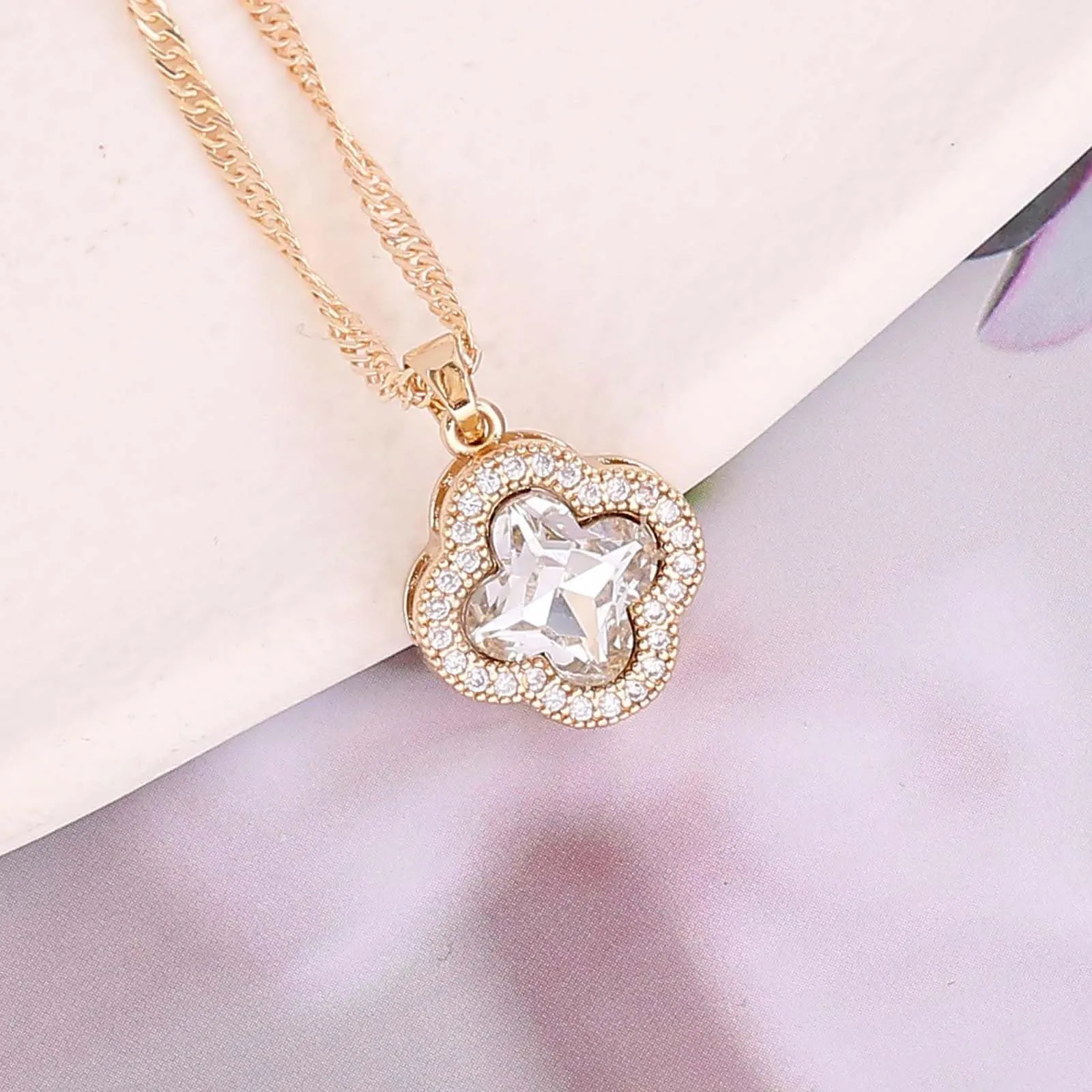 Gkaopi Parure Gioielli di Quadrifogli Fortunato da Donna Cristalli Collana con Ciondolo e Orecchini Set Delicati Quadrifoglio Gioielli per Compleanno San Valentino - immagine 2
