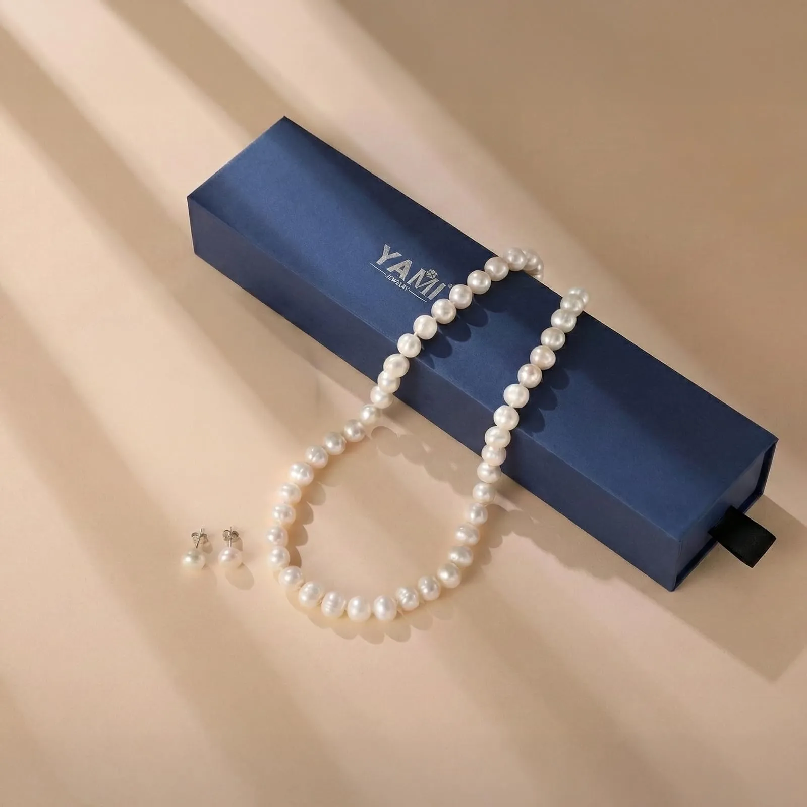YAMI set di perle (collana + orecchini), perle d'acqua dolce coltivate (8-9 mm). Argento 925 ipoallergenico. Un esclusivo regalo di gioielli per gli anniversari. 45 + 5 cm. - immagine 7
