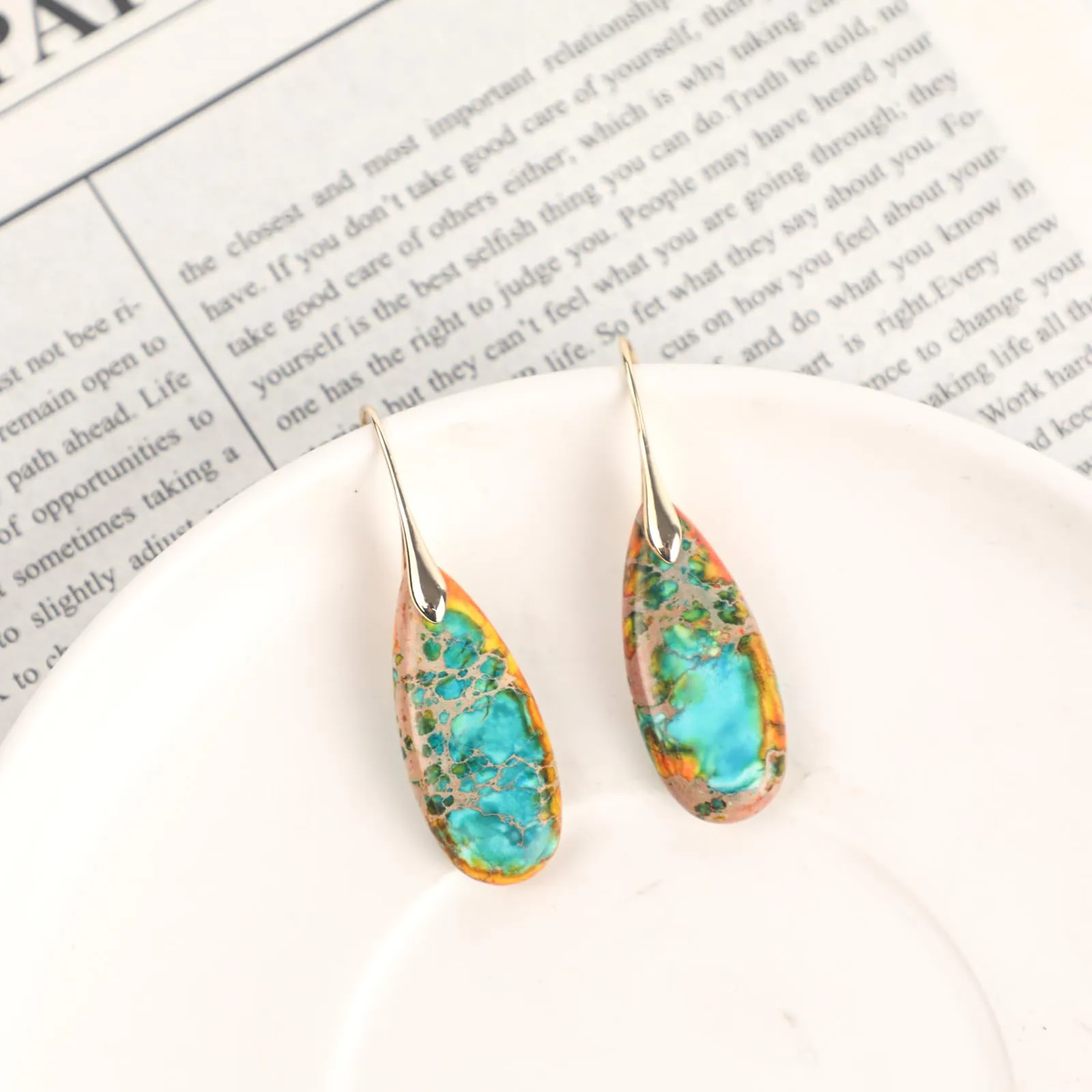 2 Pezzi Orecchini con Pietre Curative, Orecchini Pendenti a Cerchio Decorazione per Orecchie con Ciondolo in Pietra Gioielli Alla Moda per Donna (Arancione Blu) - immagine 4
