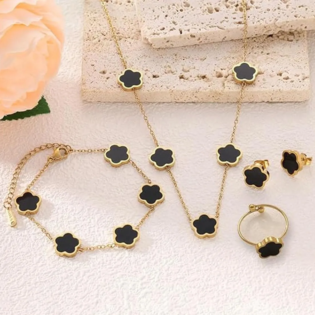 XIWCAFC Parure Gioielli Quadrifoglio per Donna 18K Placcato Oro Acciaio Inossidabile Fortunato Quadrifoglio Collana Orecchini Bracciali Set di Gioielli Sposa Regalo Dirndl Gioielli (Nero) - immagine 6