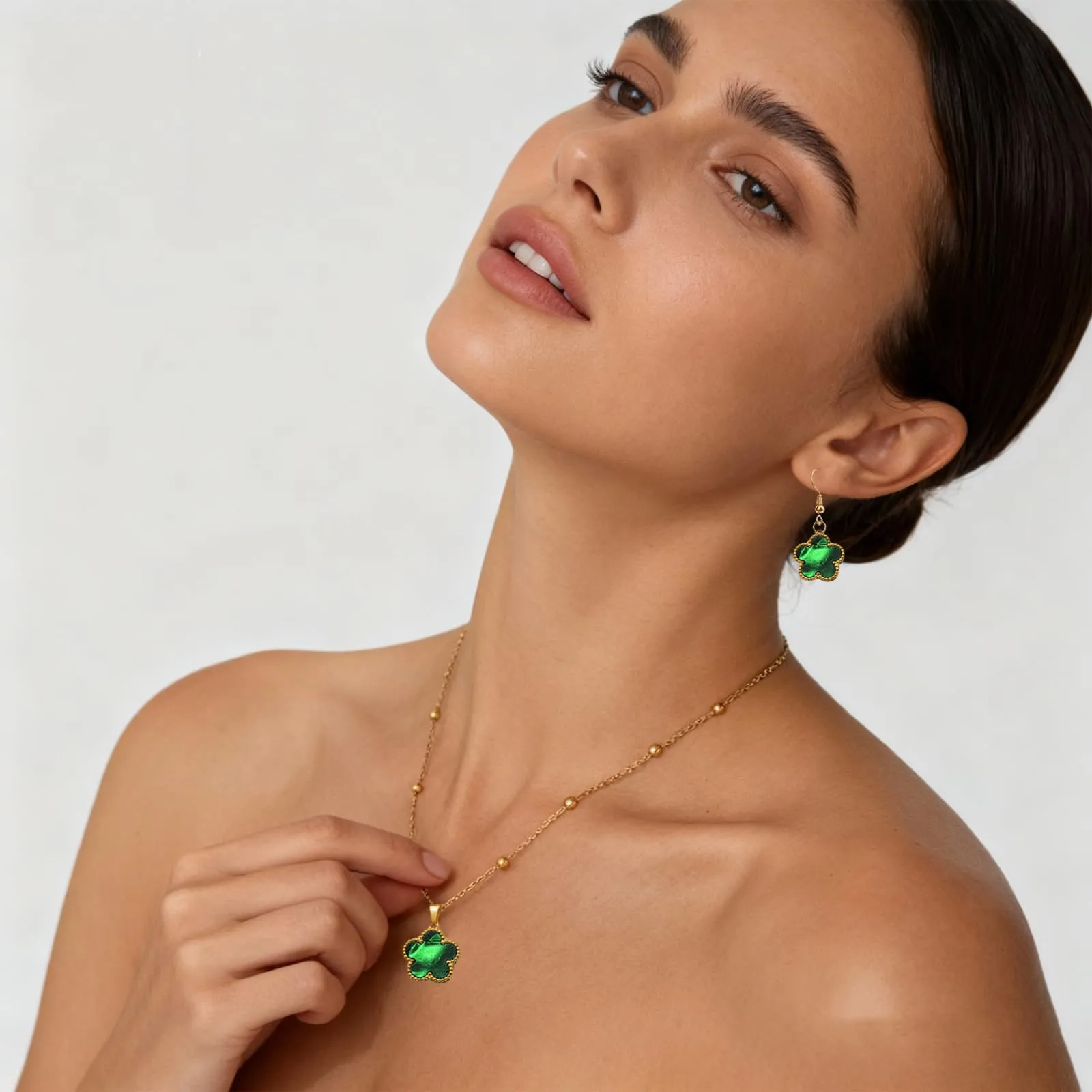 Parure Gioielli Quadrifoglio da Donna Ragazze 18K Placcato Acciaio Inossidabile Ciondolo a Due Lati Fortunato Quadrifoglio Collana Orecchini Bracciali a Forma di Cinque Foglie Set di Gioielli (Verde) - immagine 5