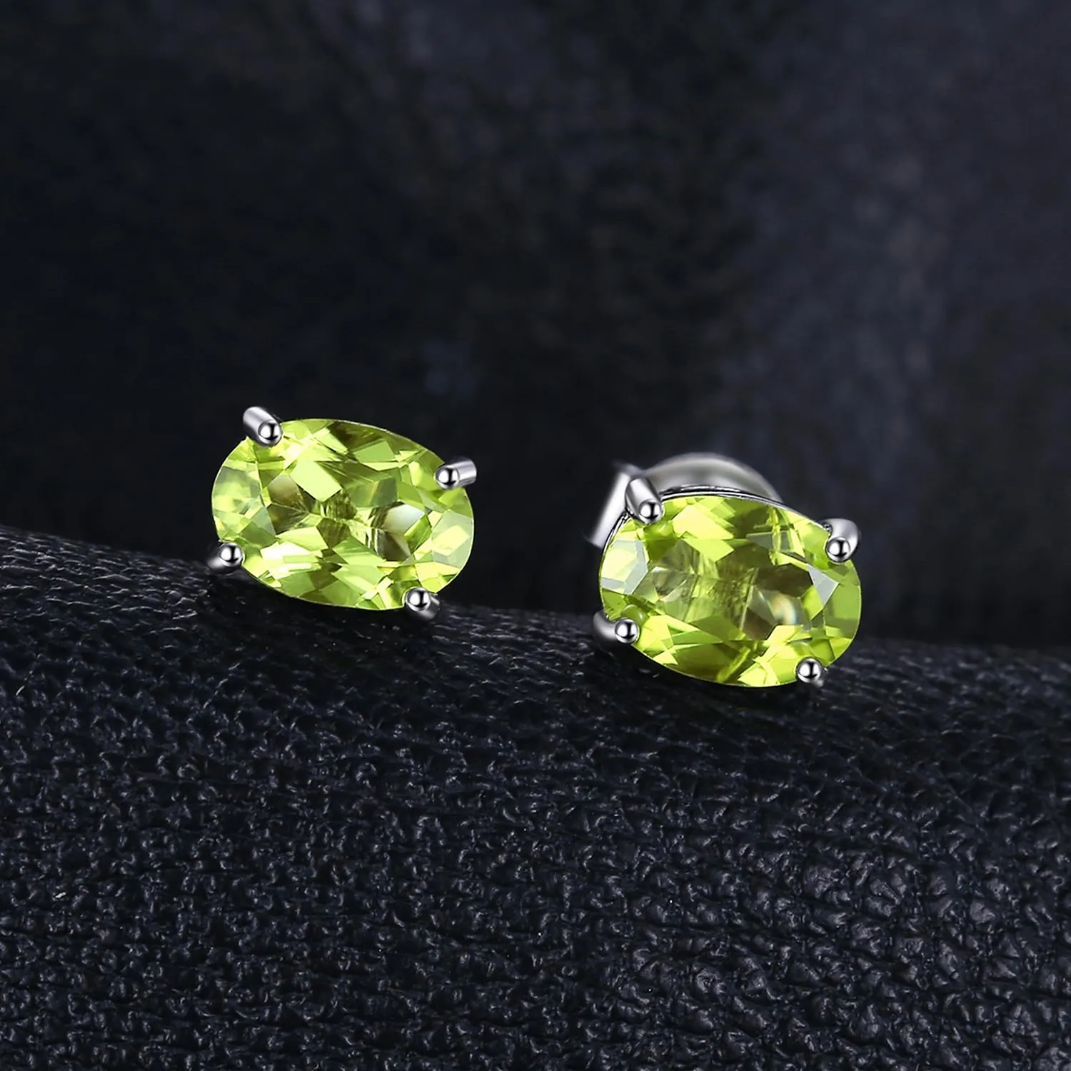 JewelryPalace Ovale 1.8ct Naturale Verde Peridot Birthstone Stud Orecchini Naturale placcato oro bianco 14K - immagine 3