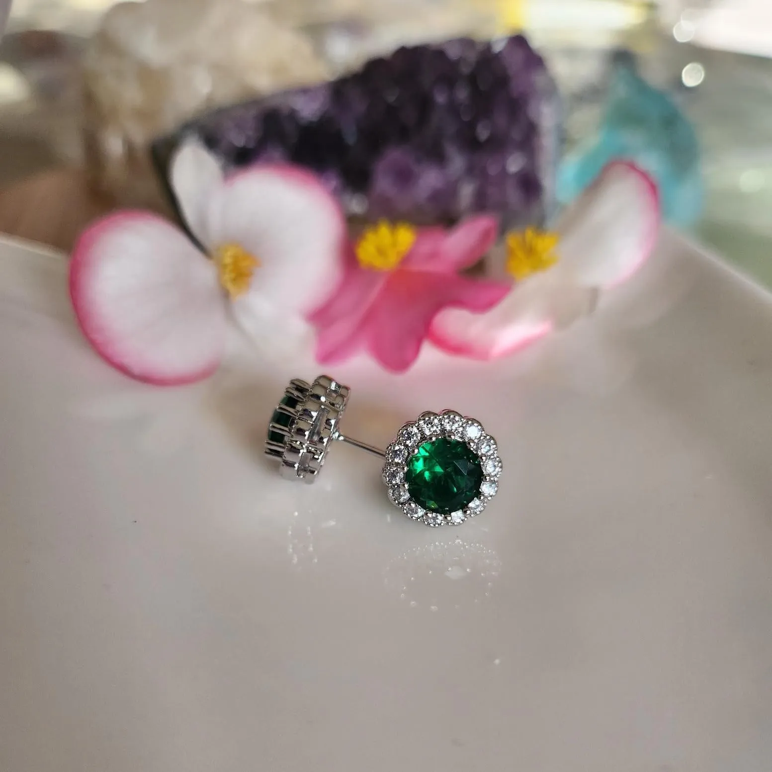 Crystalline Azuria Donna 18ct Placcato Oro Bianco Verde Smeraldo simulato Cristalli di Zirconi Parure Collana con Ciondolo 45 cm Orecchini Bracciale - immagine 2