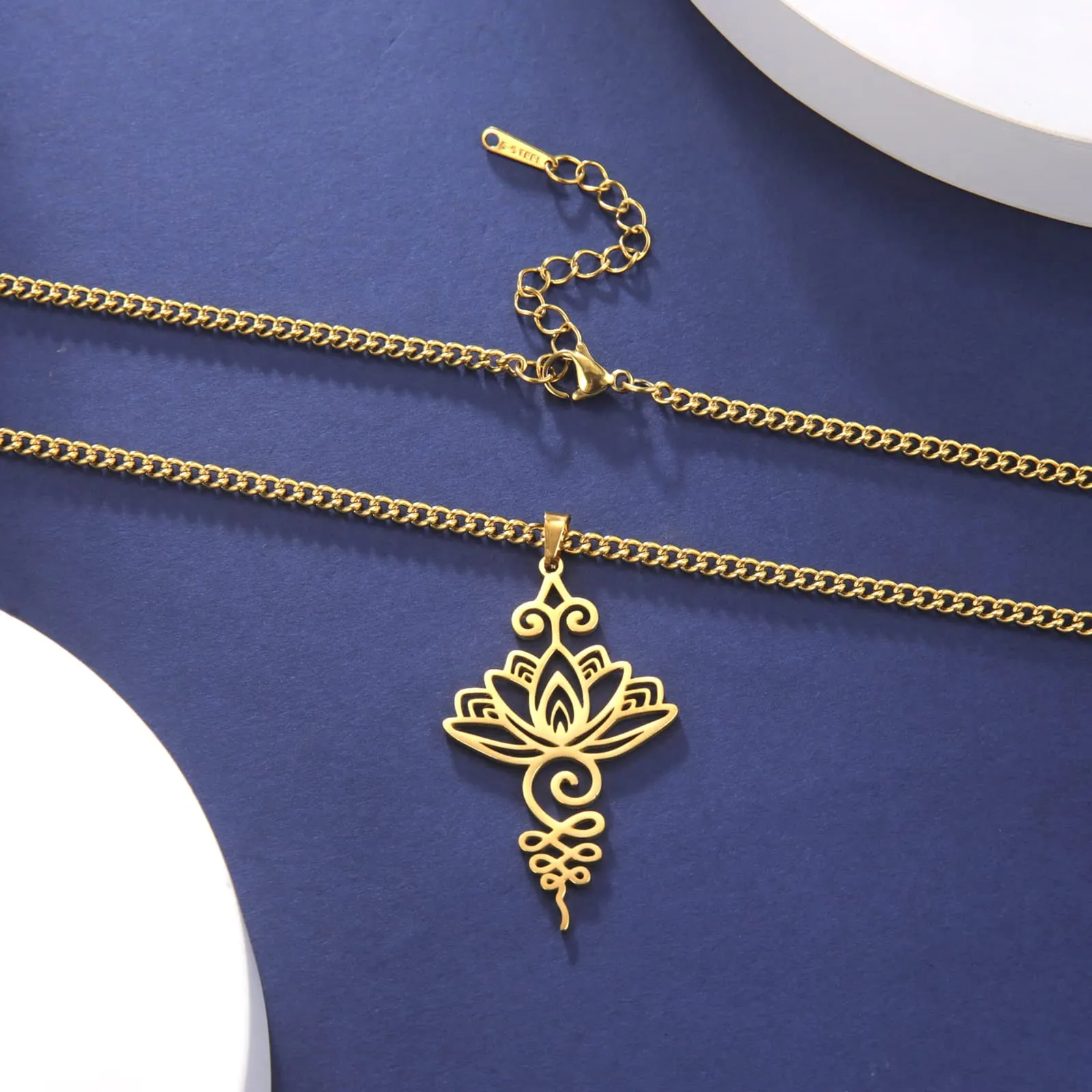 VASSAGO Collana con ciondolo a forma di fiore di loto Acciaio inossidabile Collana Unalome Lotus Chakra Simbolo Geometria Indù Ciondolo Lotus Gioielli Spirituale Regalo per Uomini Donne (Oro) - immagine 3