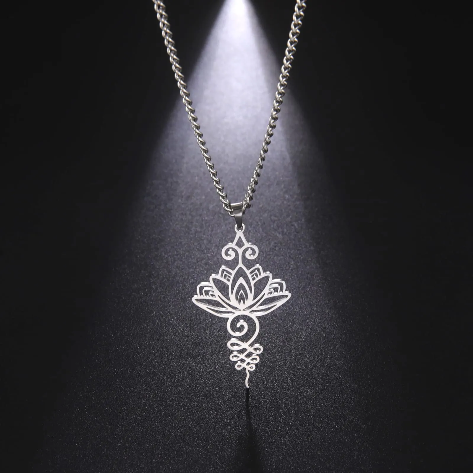 VASSAGO Ciondolo Fiore di Loto Collana in acciaio inox Unalome Collana di Loto Choker Simbolo Chakra Geometria Induista Ciondolo di Loto Gioielli Spirituali Regalo per Uomini Donne (Argento-Set) - immagine 4