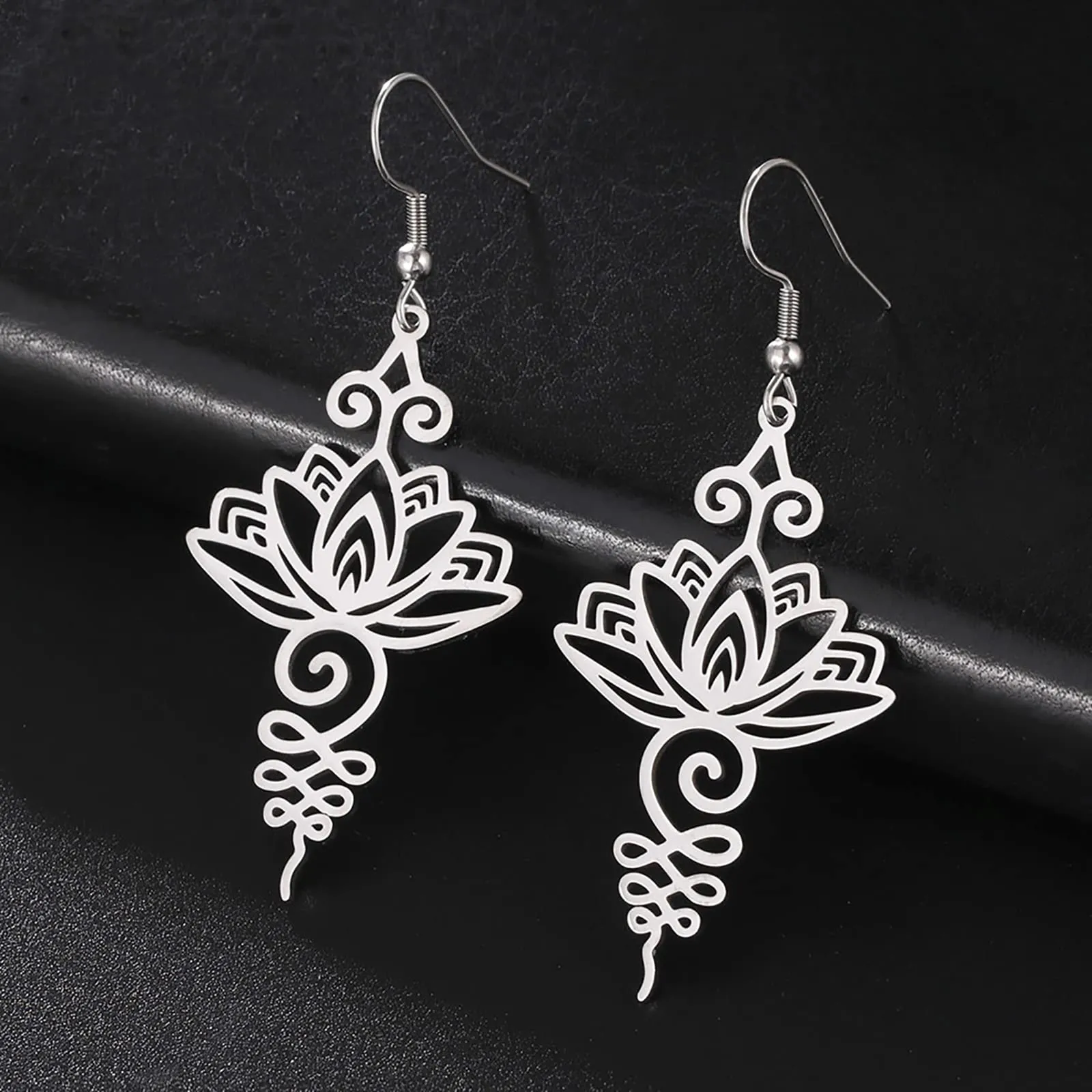 VASSAGO Ciondolo Fiore di Loto Collana in acciaio inox Unalome Collana di Loto Choker Simbolo Chakra Geometria Induista Ciondolo di Loto Gioielli Spirituali Regalo per Uomini Donne (Argento-Set) - immagine 5