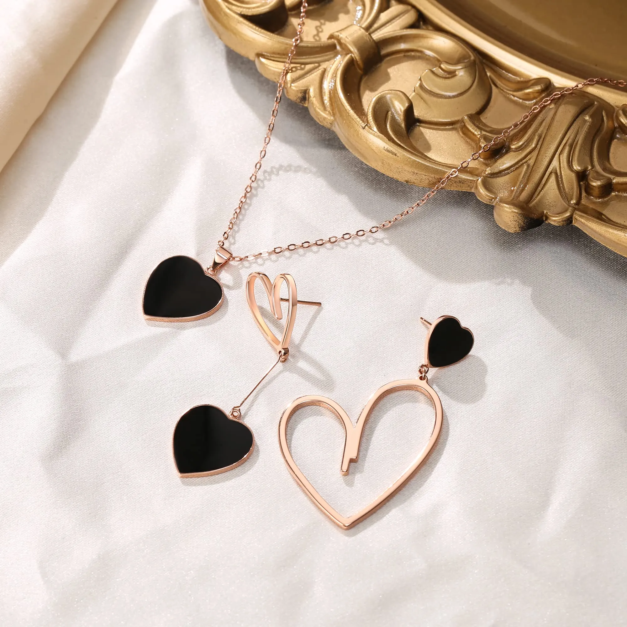 EVER FAITH Set di Gioielli da Donna con Cuore spaiato, Collana con Ciondolo Nero Cuore, Set di Orecchini Asimmetrici, Regali per lei/Moglie/Mamma/Valentine's Day Rose Oro Fondo - immagine 6