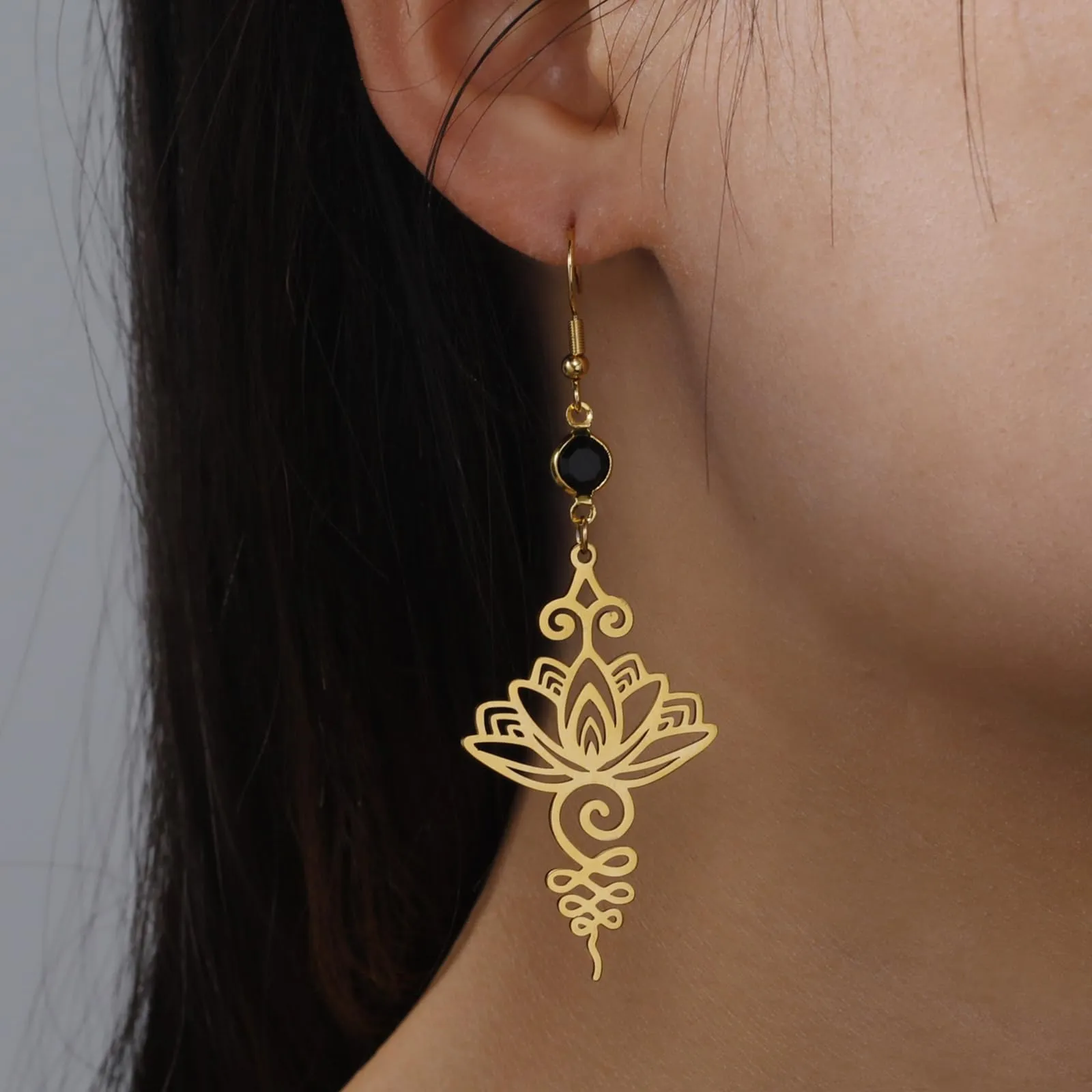 VASSAGO - Collana con ciondolo a forma di fiore di loto in acciaio inossidabile Unalome, collana choker a simbolo del chakra, geometria induista, ciondolo a forma di loto, gioielli spirituali - immagine 3
