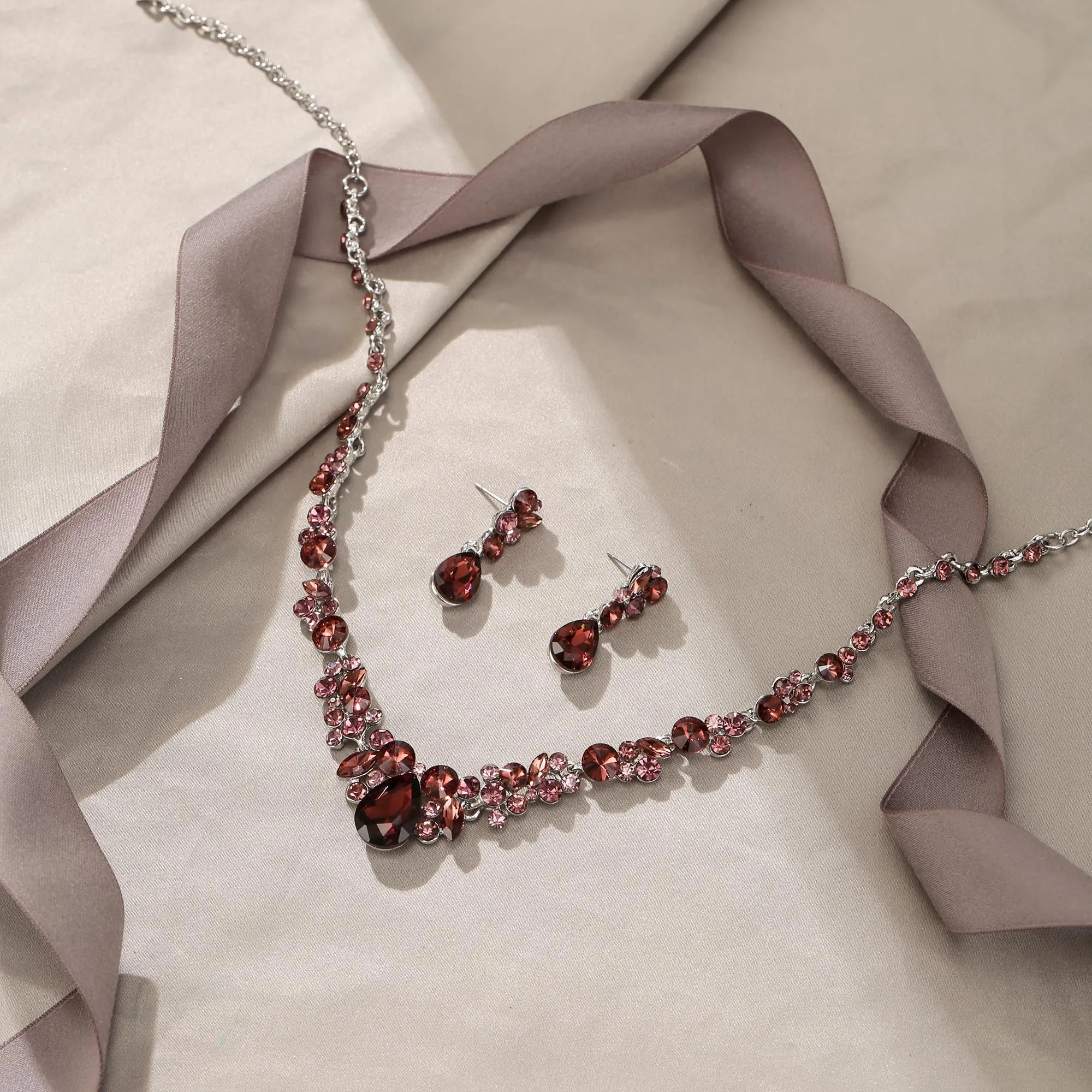 EVER FAITH Set di orecchini da donna con cristalli austriaci, 57 cm - 63 cm (Halskette) und 3.7 cm (Ohrringe), cristallo - immagine 3