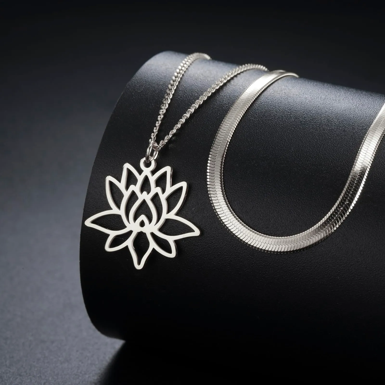 VASSAGO Collana da donna con ciondolo a forma di fiore di loto con Buddha, in acciaio inossidabile, con simbolo unalome, amuleto, gioielli religiosi, One Size, Acciaio inossidabile, Non pietra - immagine 3