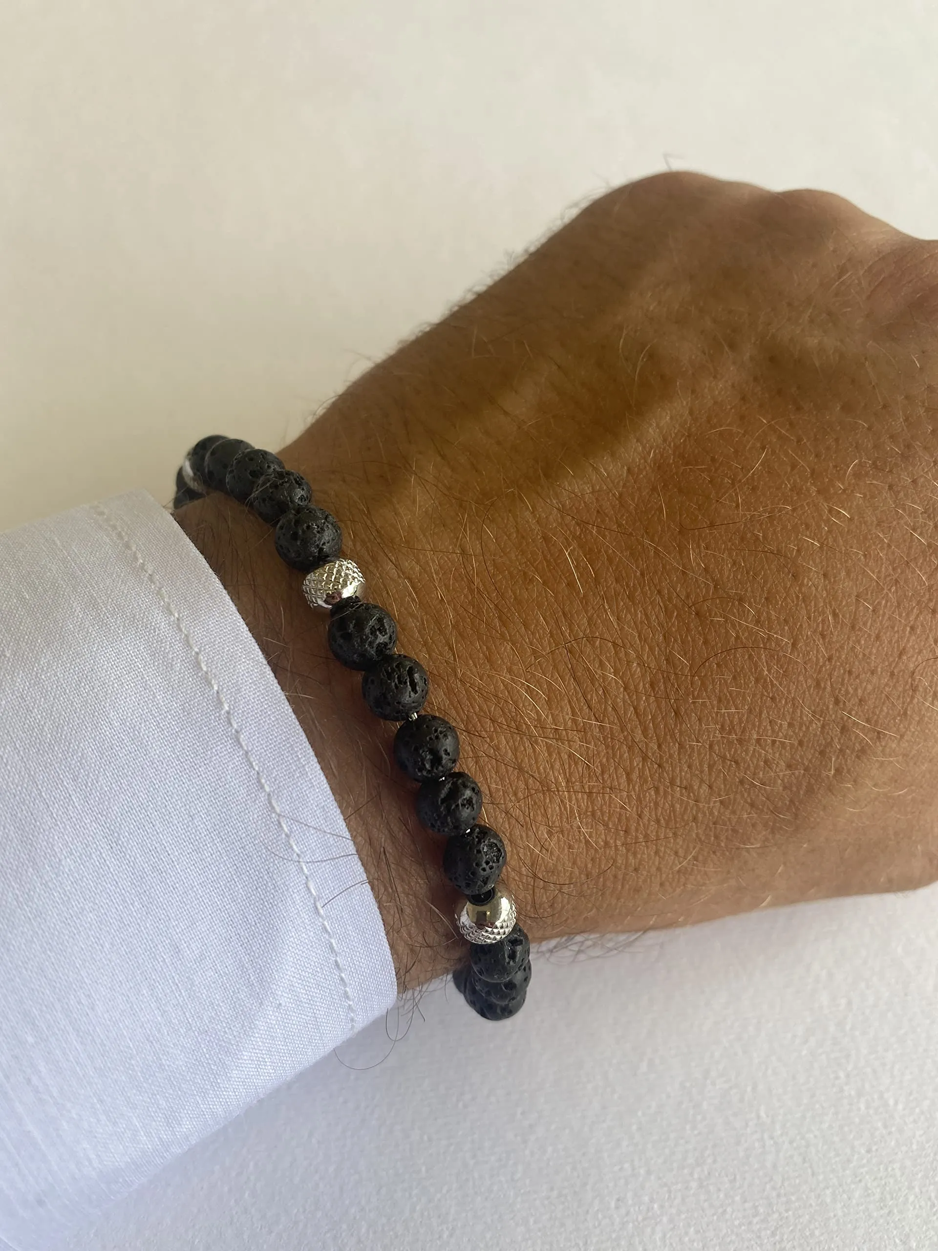 10:10 Bracciale con pietra lavica, beads in acciaio inox, bracciale resistente prodotto in Italia - immagine 4