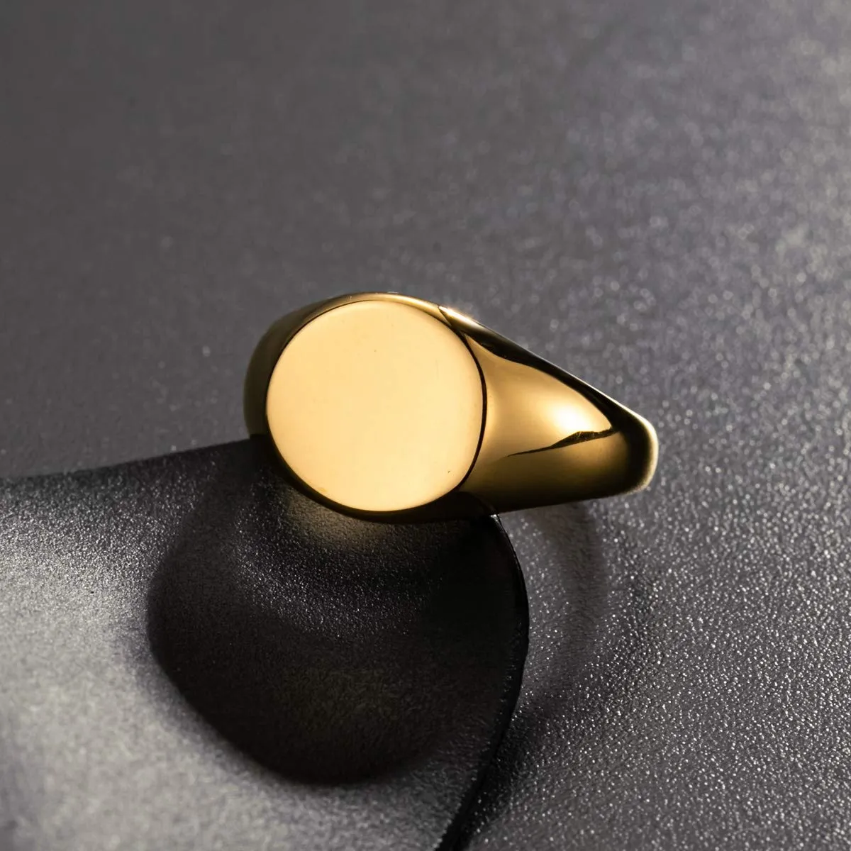 Joliernelle Anello Uomo Donna Lucido in Acciaio Inossidabile Gioielli Unisex Anello Sigillo Placcato Oro Regalo Personalizzato Taglia 20 - immagine 2