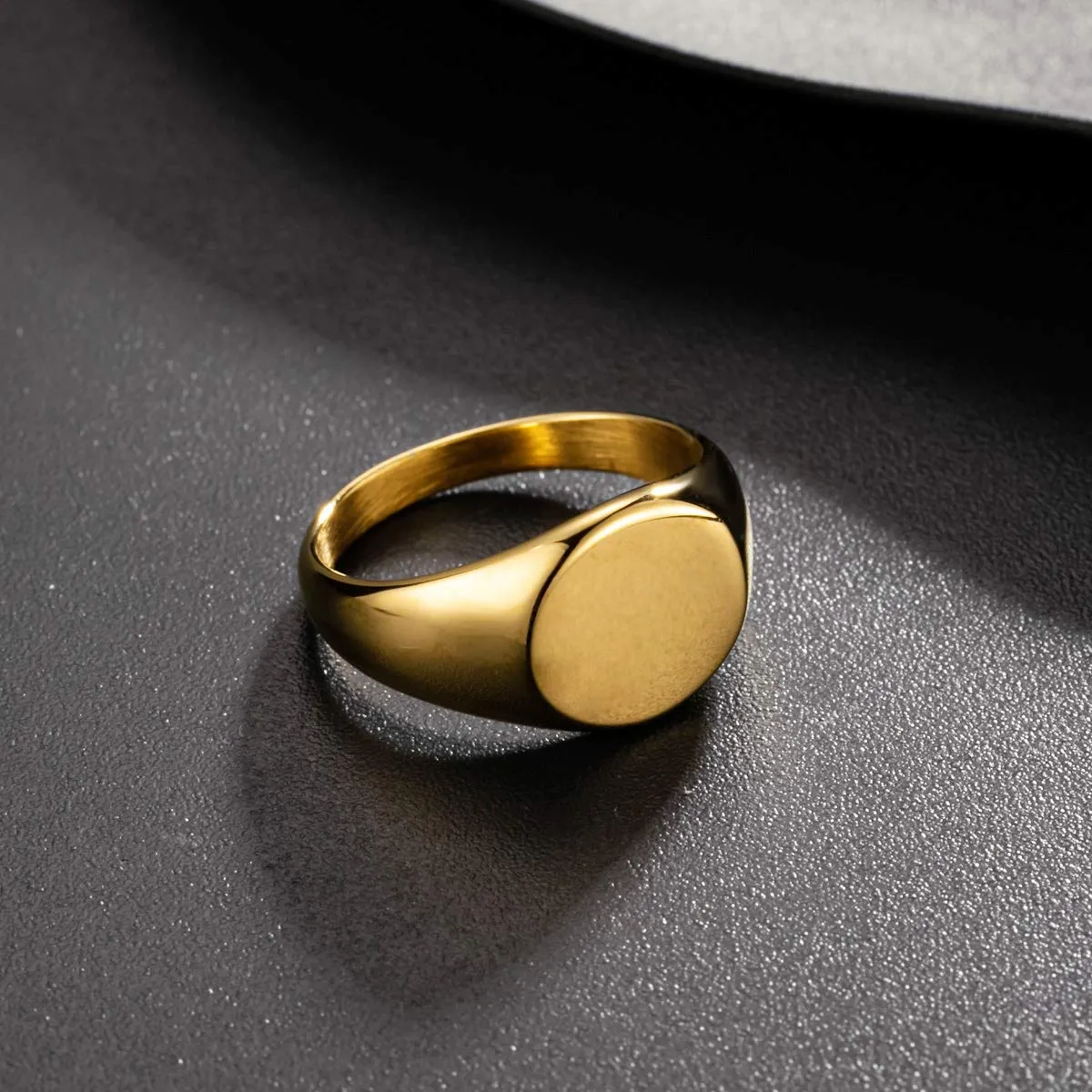 Joliernelle Anello Uomo Donna Lucido in Acciaio Inossidabile Gioielli Unisex Anello Sigillo Placcato Oro Regalo Personalizzato Taglia 22 - immagine 3