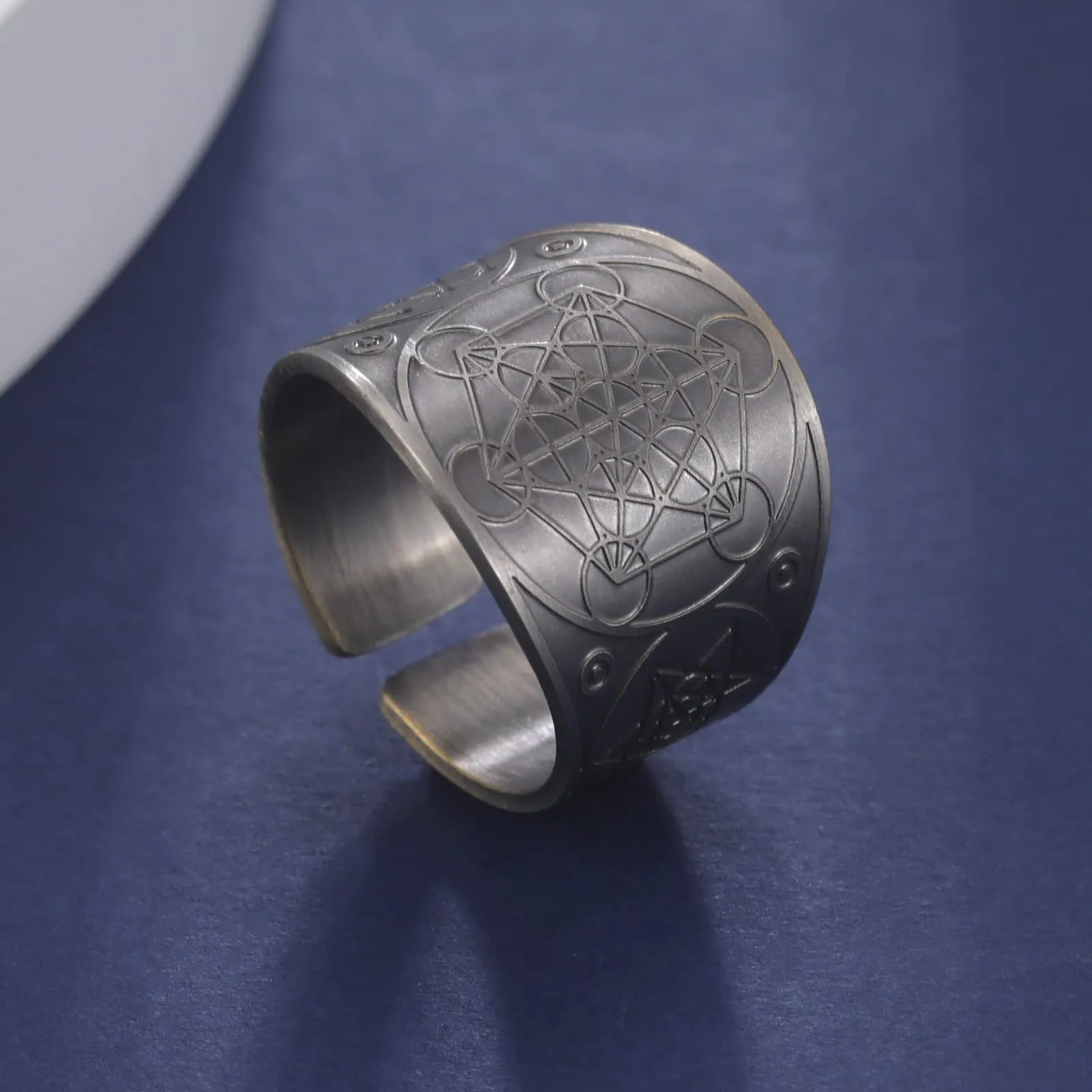 Amaxer Sette Arcangeli Anello per Uomo Cubo di Metatron Acciaio Inossidabile Il Sigillo di Salomone Tetragrammaton Arcangeli Protezione Anello Regolabile Fascia per Uomo Donna - immagine 6