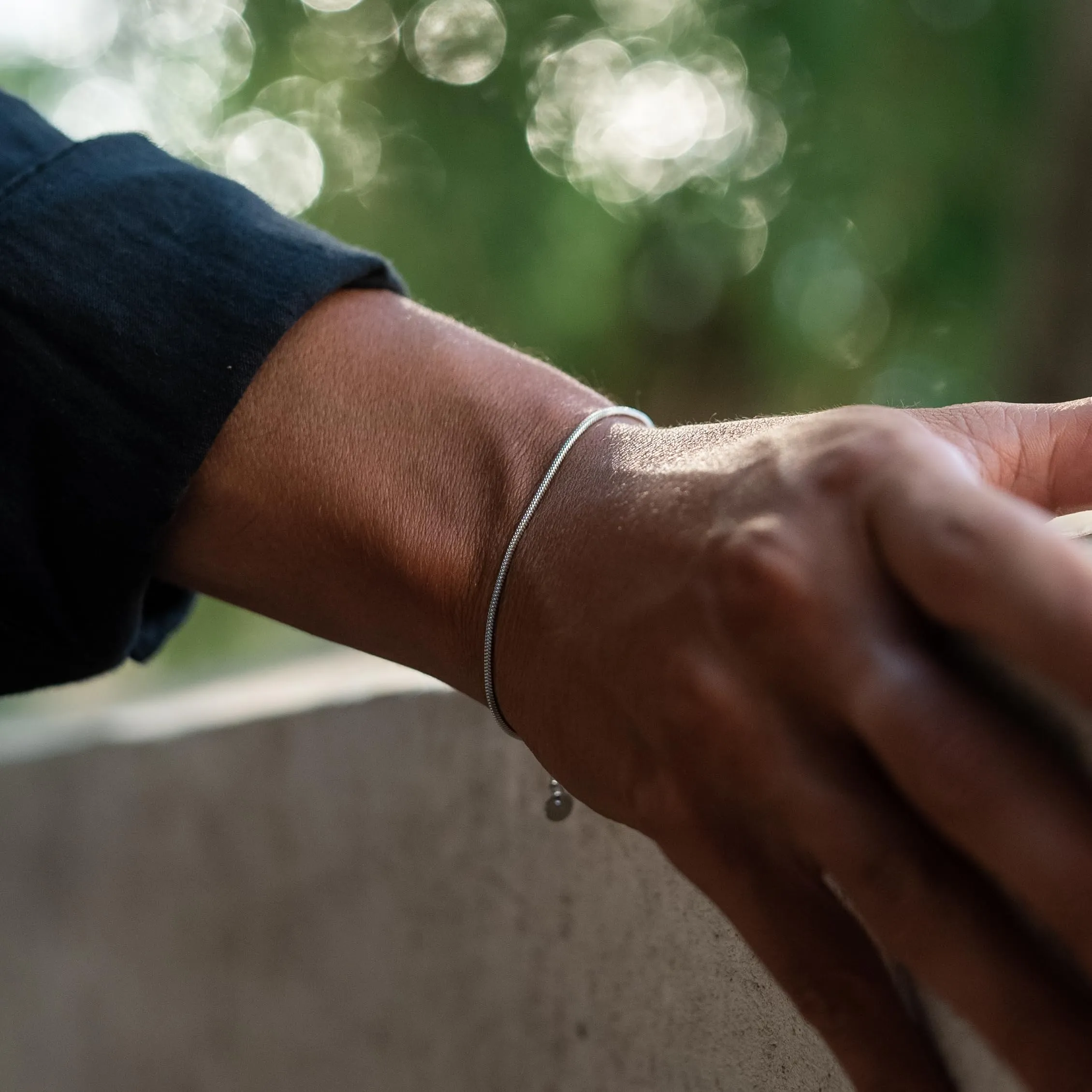 Made by Nami Bracciale Uomo Acciaio Inossidabile Sottile Argento - Minimalista Regolabile Waterproof Gioiello Serpente Antiallergenico - immagine 2