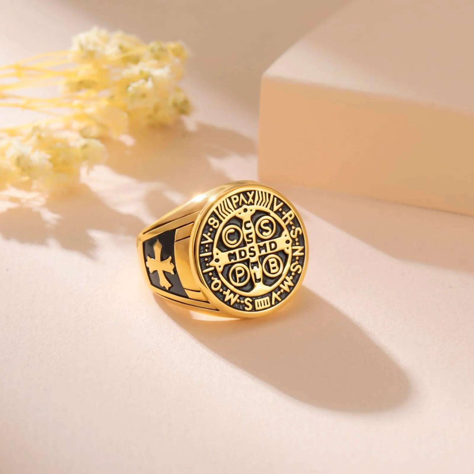 Amaxer San Benedetto di Nursia Anello con sigillo per uomo San Benedetto Esorcismo Cattolico Croce Romana Protezione Religiosa Anello di Dichiarazione Punk (Oro, 21mm) - immagine 6