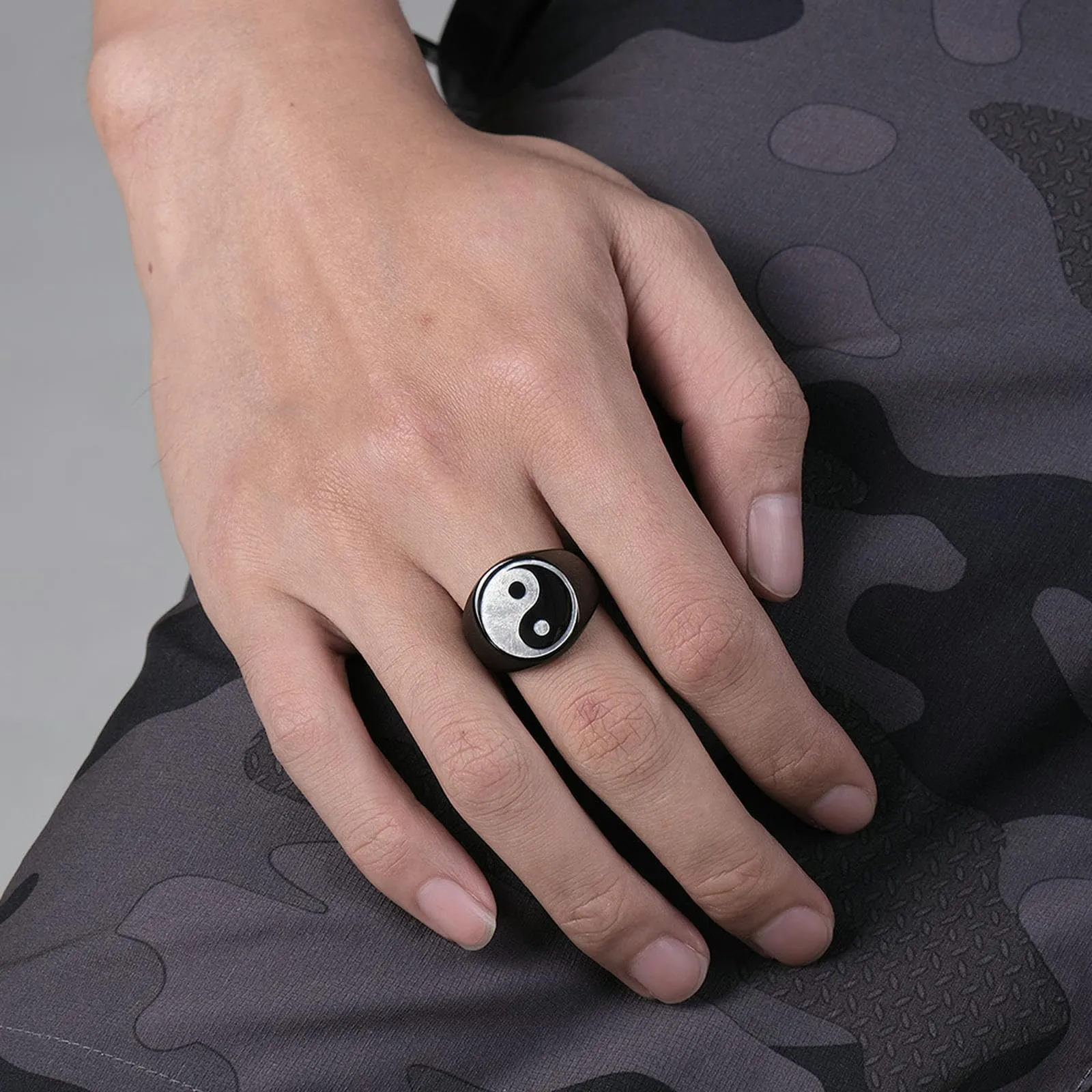 Sumpgle Anello Yin Yang Bagua in Titanio e Acciaio Inossidabile, Anello da Uomo con Banda, Gioielleria alla Moda Unica per Uomini, 8 - immagine 3