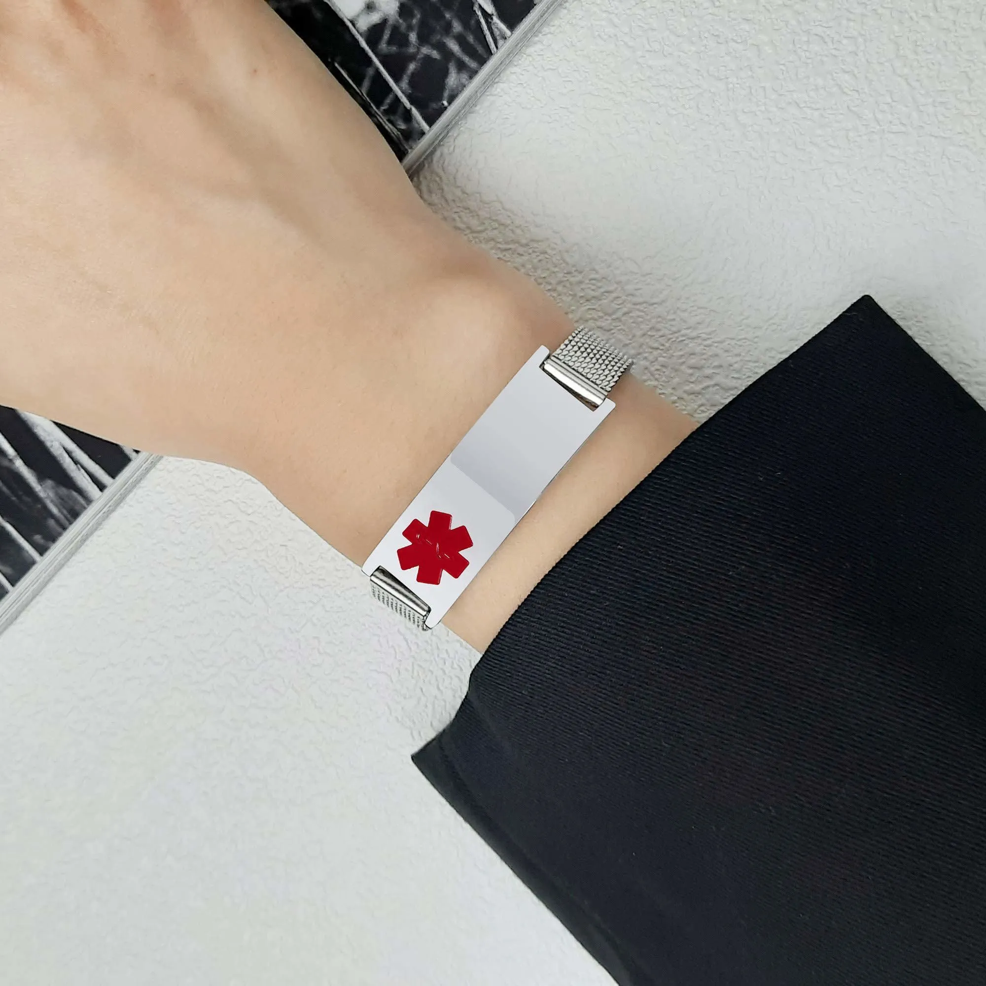 Vnox Bracciale Di Emergenza Bracciale Medico Personalizzato Da Donna Braccialetti ID Personalizzati Con Incisione Bracciale Medico Regolabile In Acciaio Inossidabile Da Uomo, Argento Rosso - immagine 3