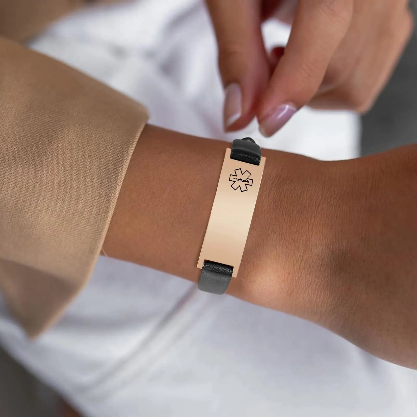 Vnox Bracciale di emergenza per ragazze mediche Cinturino personalizzato: Bracciali identificativi in ​​pelle personalizzati incisione Bracciale medico regolabile in acciaio inossidabile da donna - immagine 3