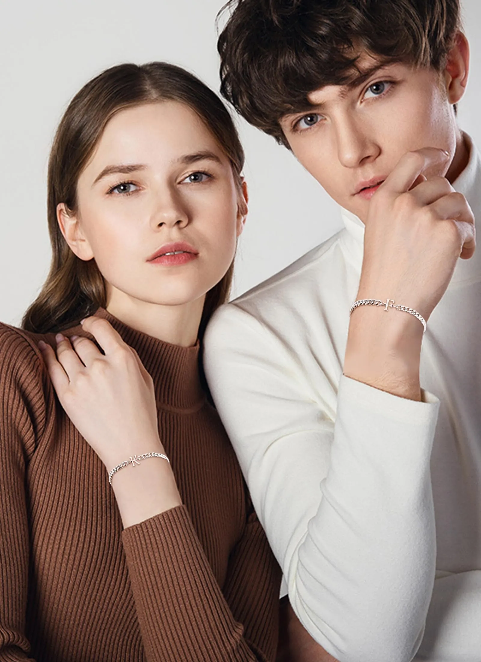 TOLOWOBK Bracciale Uomo con Iniziale A - Z, Argento Acciaio Bracciale Donna o Uomo con Nome Iniziale Braccialetto Uomo Ragazzi Regalo Natale per Papà Mamma Figlia Figlio Nonni Colleghe Coppia (D) - immagine 5