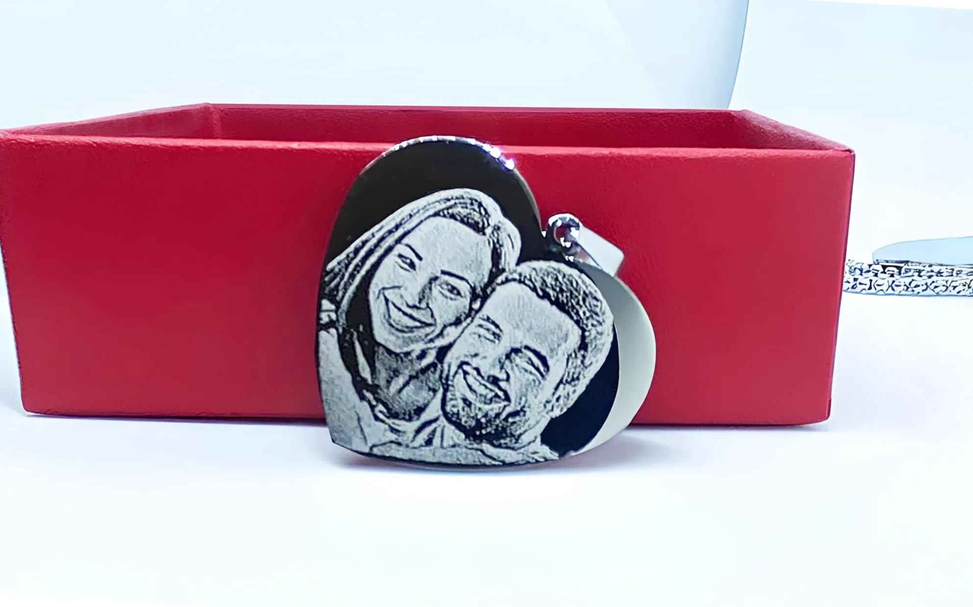 Collana Cuore con Foto Incisa | Ciondolo Acciaio Personalizzato con Fotoincisione | Catenina e Medaglia | Regalo personalizzato San Valentino - immagine 2