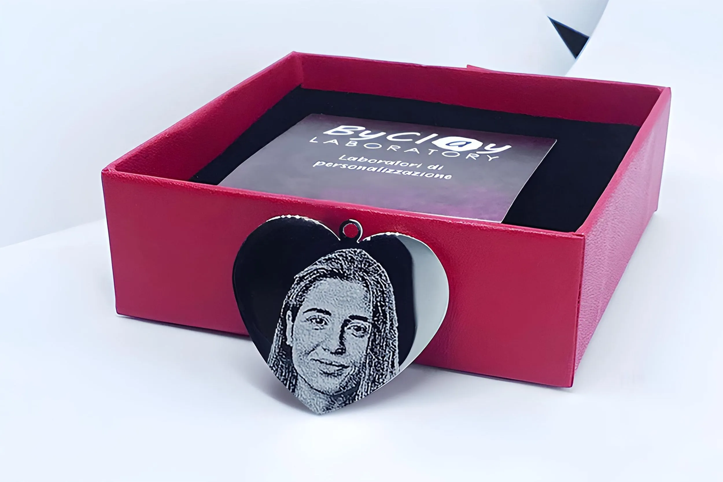 Collana Cuore con Foto Incisa | Ciondolo Acciaio Personalizzato con Fotoincisione | Catenina e Medaglia | Regalo personalizzato San Valentino - immagine 3