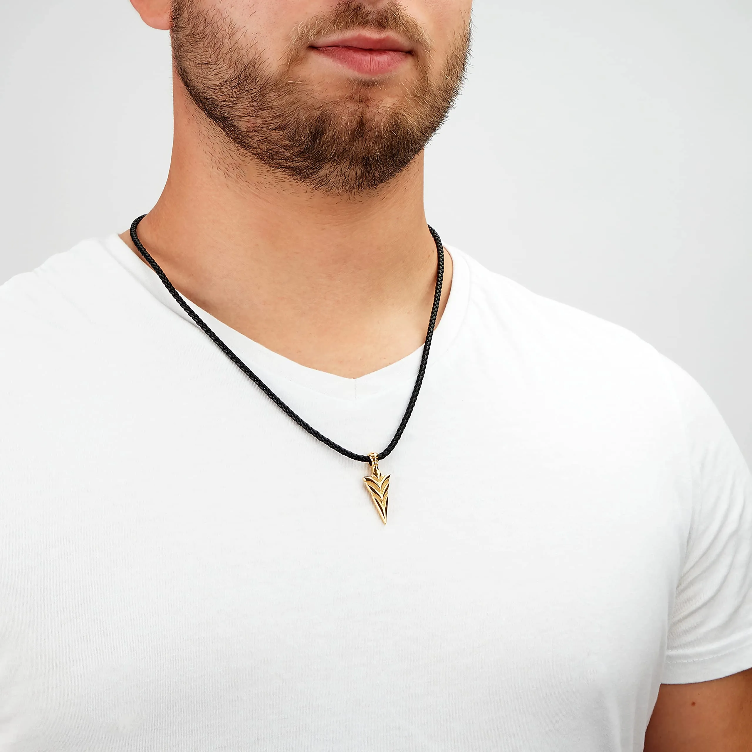SERASAR Collana Uomo Pelle Freccia Oro Cordino Talismano Elegante 50cm - immagine 3