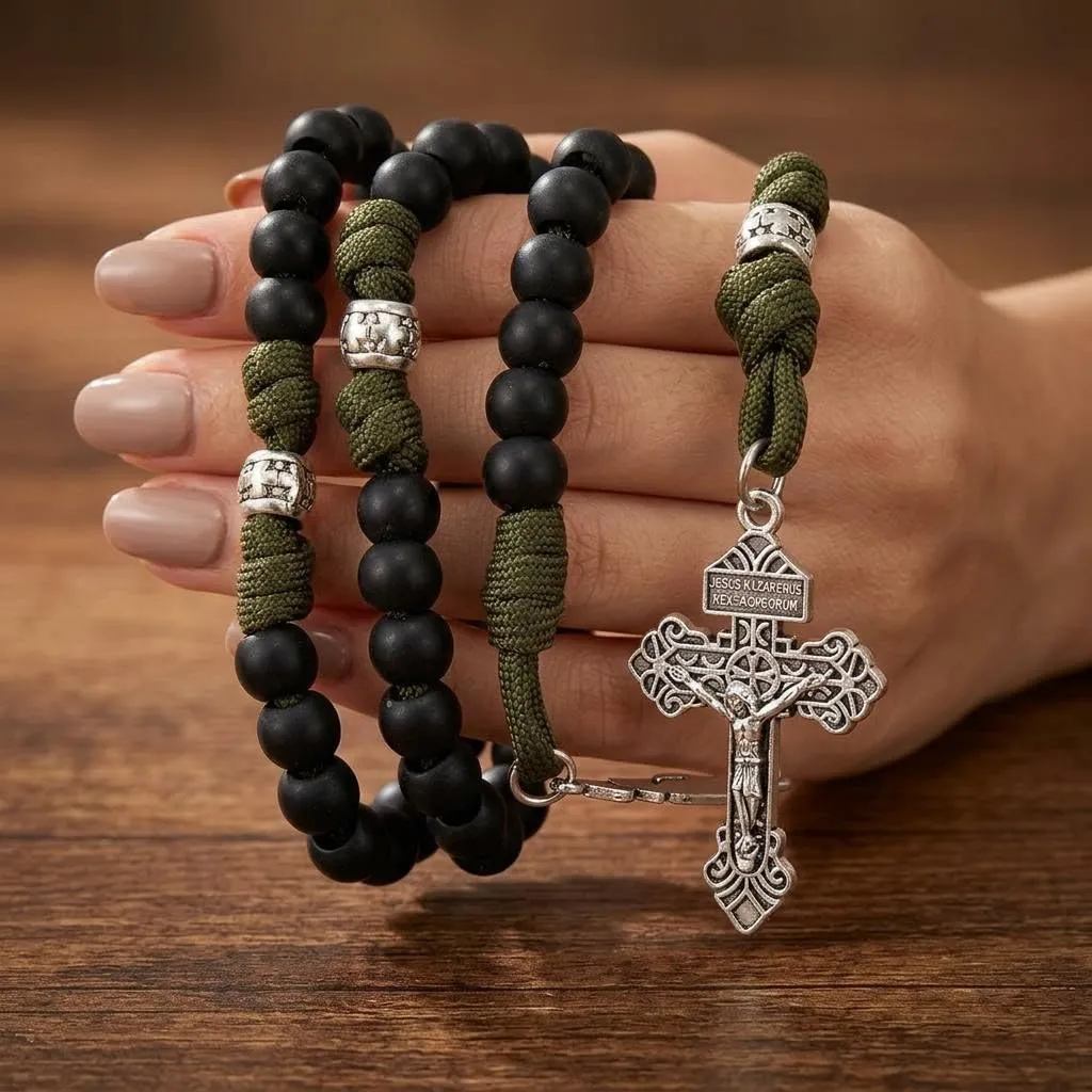 Nazareth Store Rosario in paracord di San Michele collana rosario robusta con cordoncino resistente e crocifisso cattolico del Perdono (Nera) - immagine 4