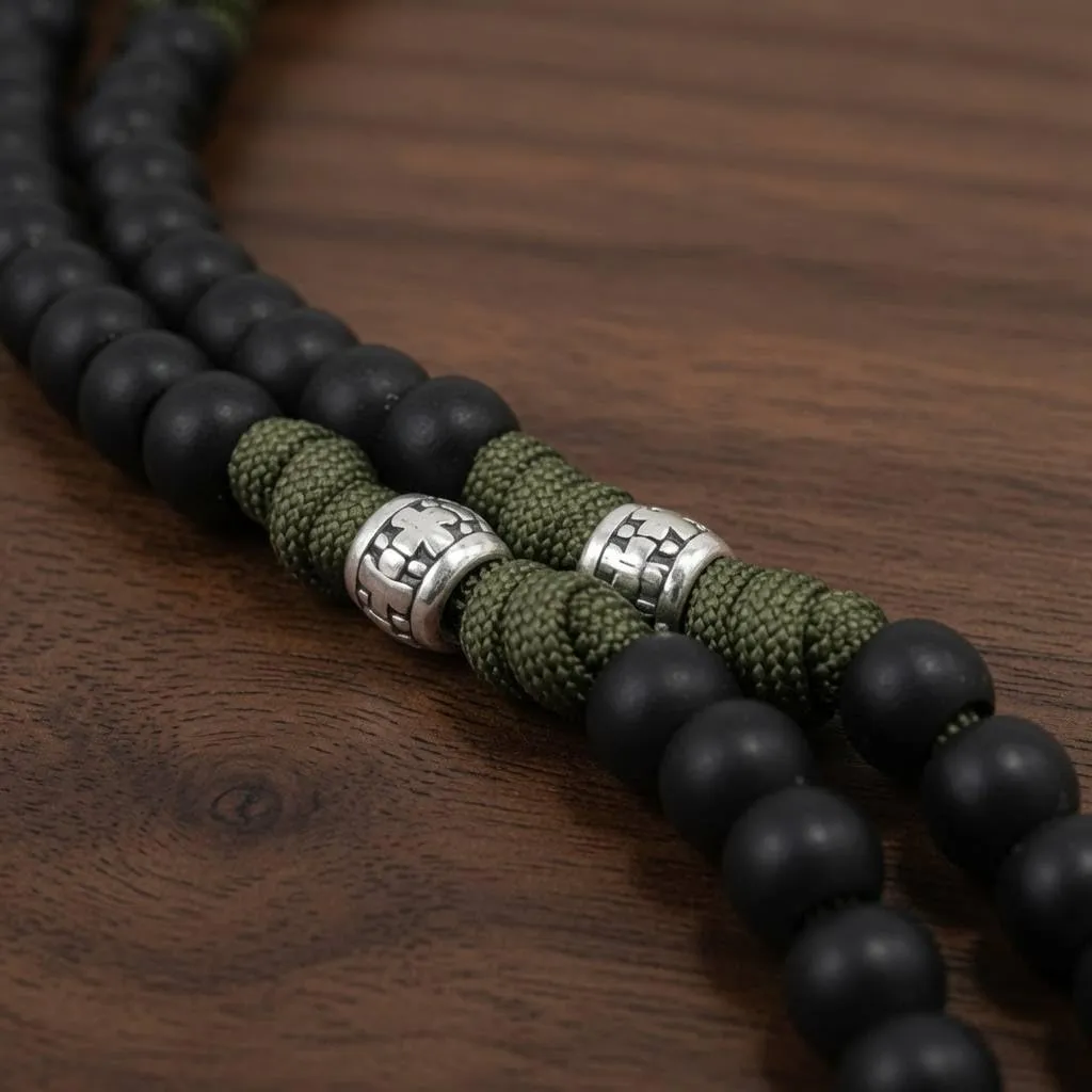 Nazareth Store Rosario in paracord di San Michele collana rosario robusta con cordoncino resistente e crocifisso cattolico del Perdono (Nera) - immagine 6