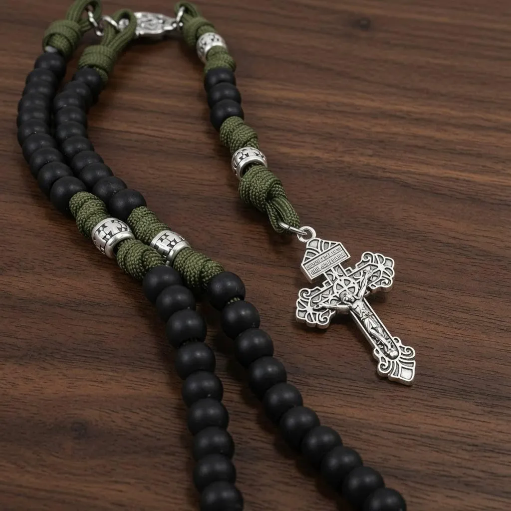 Nazareth Store Rosario in paracord di San Michele collana rosario robusta con cordoncino resistente e crocifisso cattolico del Perdono (Nera) - immagine 7