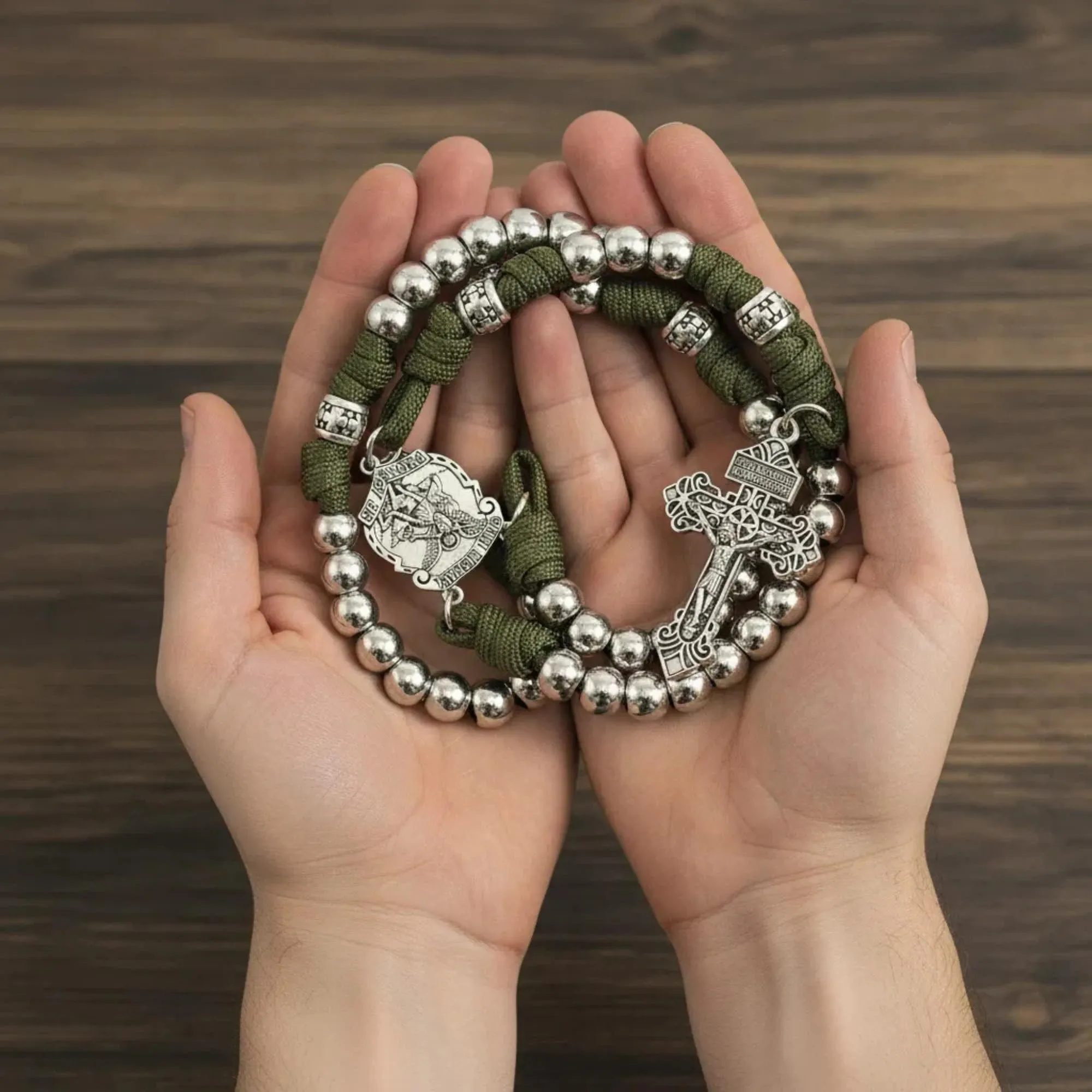 Nazareth Store Rosario in paracord di San Michele collana rosario robusta con cordoncino resistente e crocifisso cattolico del Perdono (Argento) - immagine 4