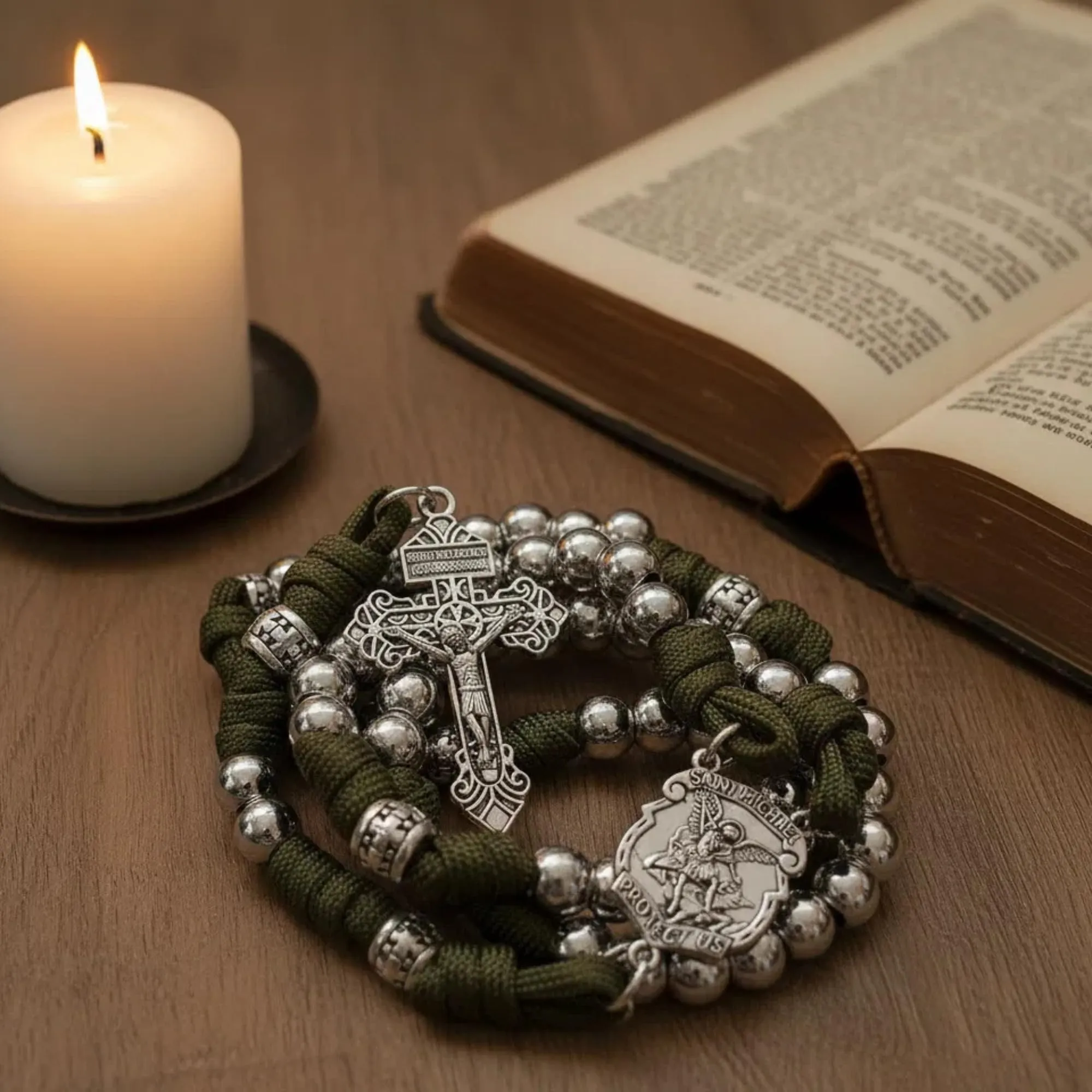Nazareth Store Rosario in paracord di San Michele collana rosario robusta con cordoncino resistente e crocifisso cattolico del Perdono (Argento) - immagine 5