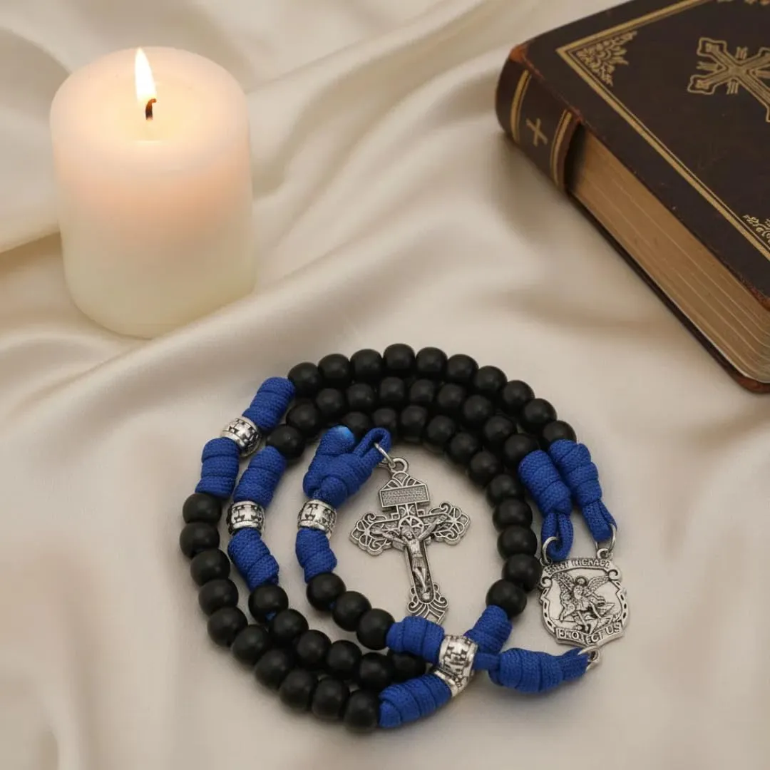 Nazareth Store Rosario in paracord di San Michele collana rosario robusta con cordoncino resistente e crocifisso cattolico del Perdono (Blu) - immagine 3
