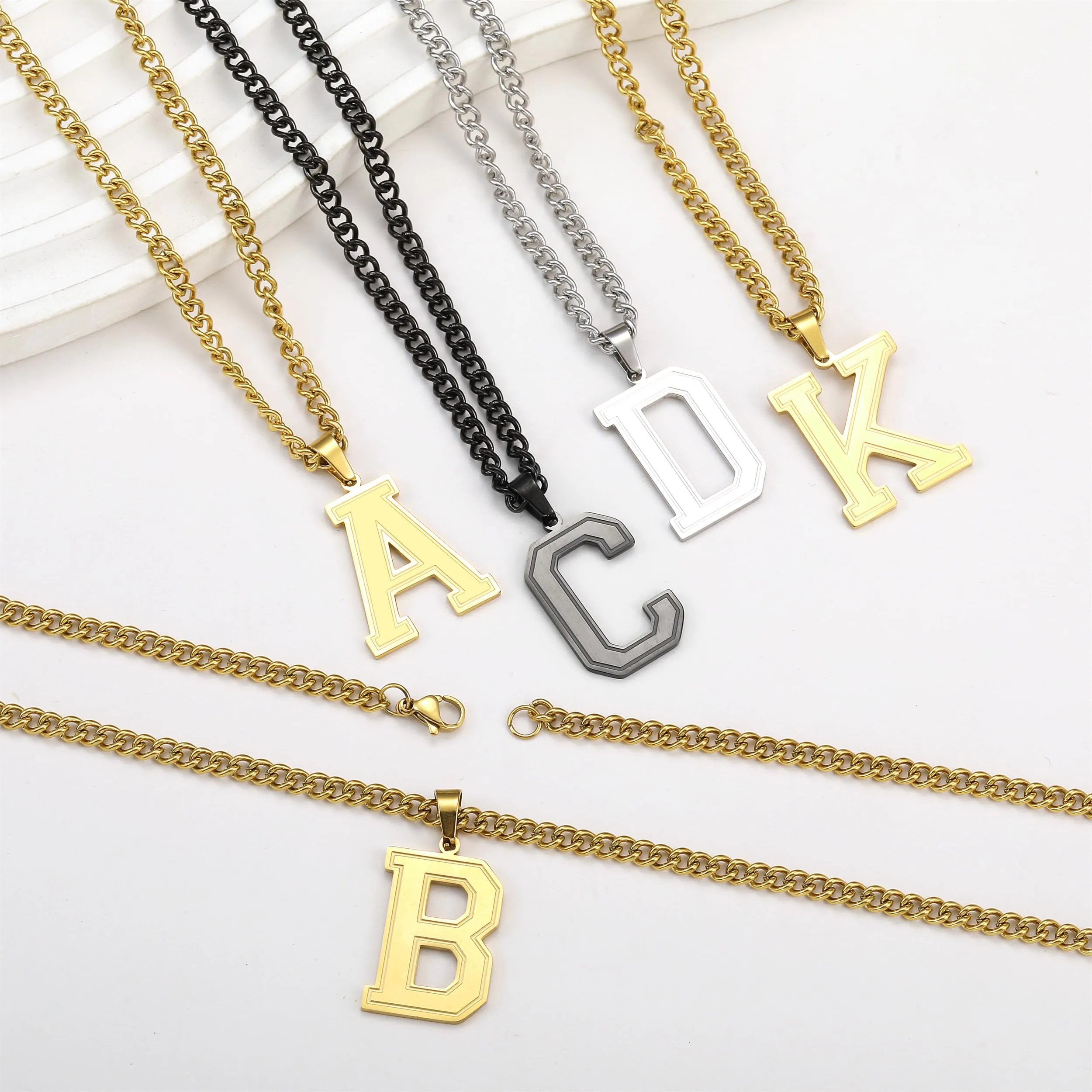 RWQIAN Collana Uomo con Lettera Ciondelli Oro Acciaio Inossidabile Iniziale Lettere Q Collana Pendente 60cm Pasche Festa del Padre Anniversario Regali per Uomo Ragazzi - immagine 6
