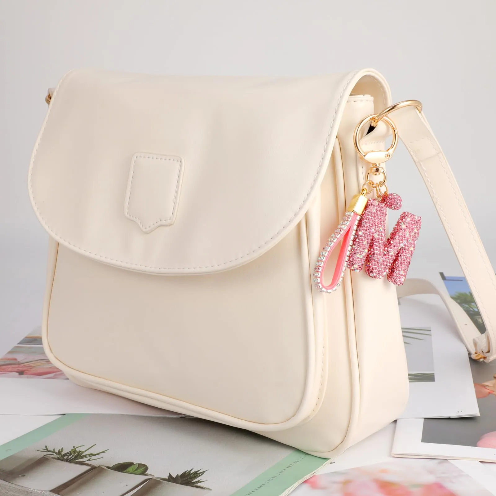 MWOOT Rosa Auto Portachiavi Regalo per Donne Ragazze Iniziale Lettera Portachiavi Carino Bling Ciondolo per Borsa Zaino Borsetta Ciondoli, M - immagine 4