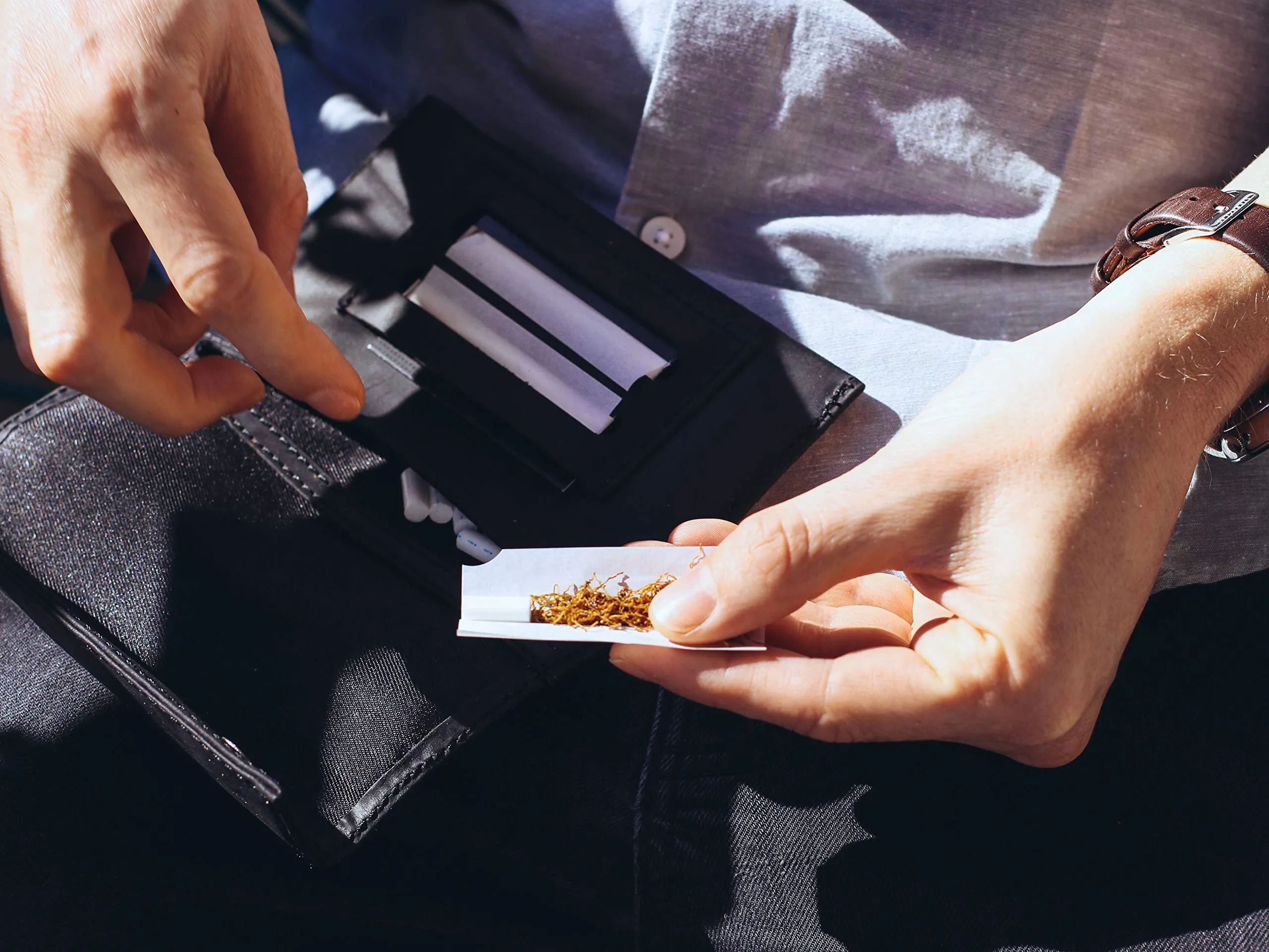 skaard Portatabacco in pelle | Astuccio per tabacco da rollare, cartine e filtri | Nero - immagine 2