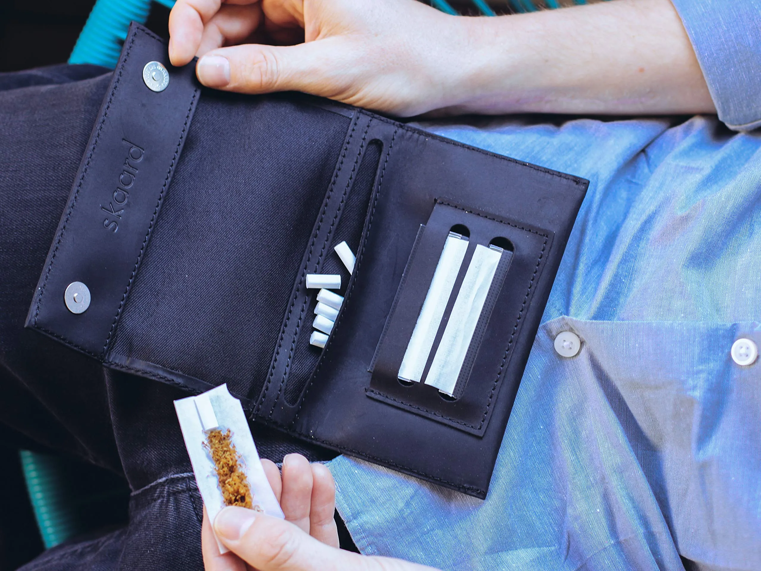 skaard Portatabacco in pelle | Astuccio per tabacco da rollare, cartine e filtri | Nero - immagine 6