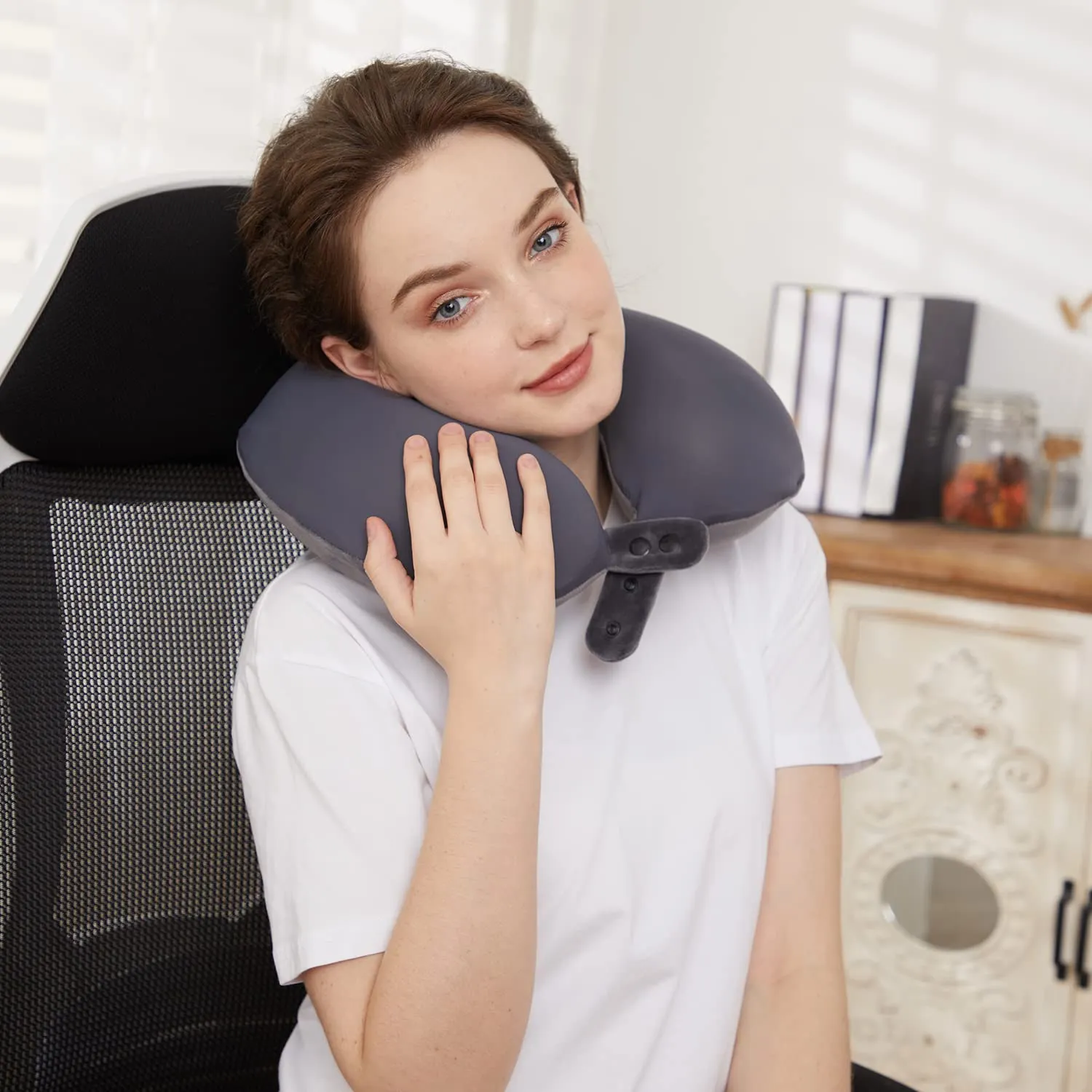 TALLGO Cuscino cervicale da viaggio, cuscino in memory foam per aeroplano, supporto per la testa, morbido cuscino regolabile per aereo, auto e casa reclinabile (grigio) - immagine 2