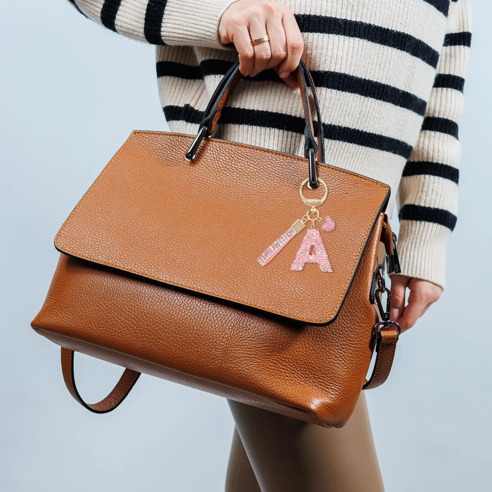 MWOOT Rosa Auto Portachiavi Regalo per Donne Ragazze Iniziale Lettera Portachiavi Carino Bling Ciondolo per Borsa Zaino Borsetta Ciondoli,A - immagine 8