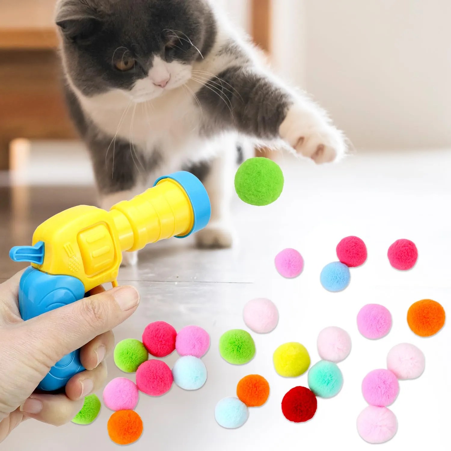 QWORK® Giocattoli interattivo per gatti, lancia palline per gatti con 100 pompon colorati, per addestramento indoor e monitoraggio dei gatti - immagine 7