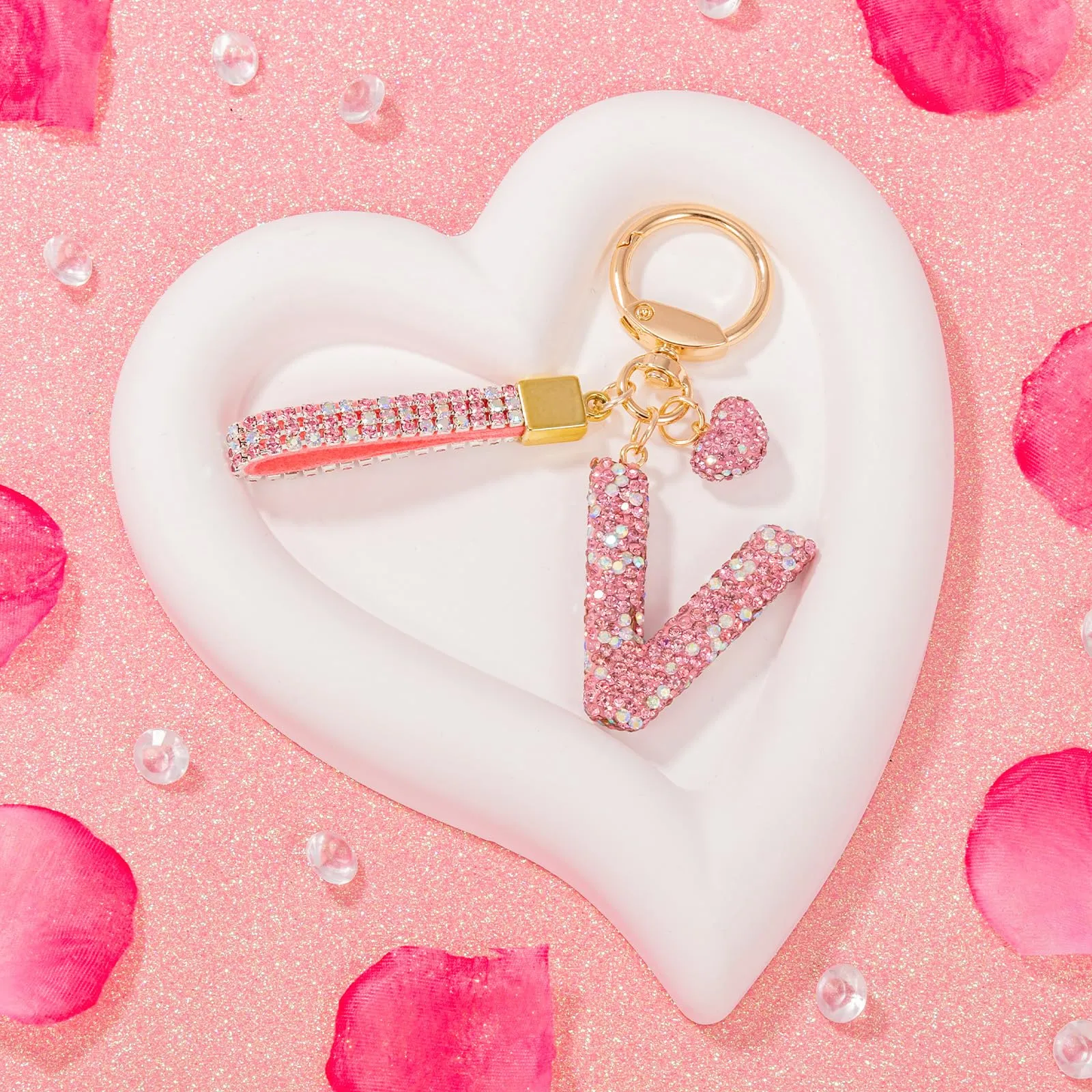 MWOOT Rosa Auto Portachiavi Regalo per Donne Ragazze Iniziale Lettera Portachiavi Carino Bling Ciondolo per Borsa Zaino Borsetta Ciondoli, V - immagine 5