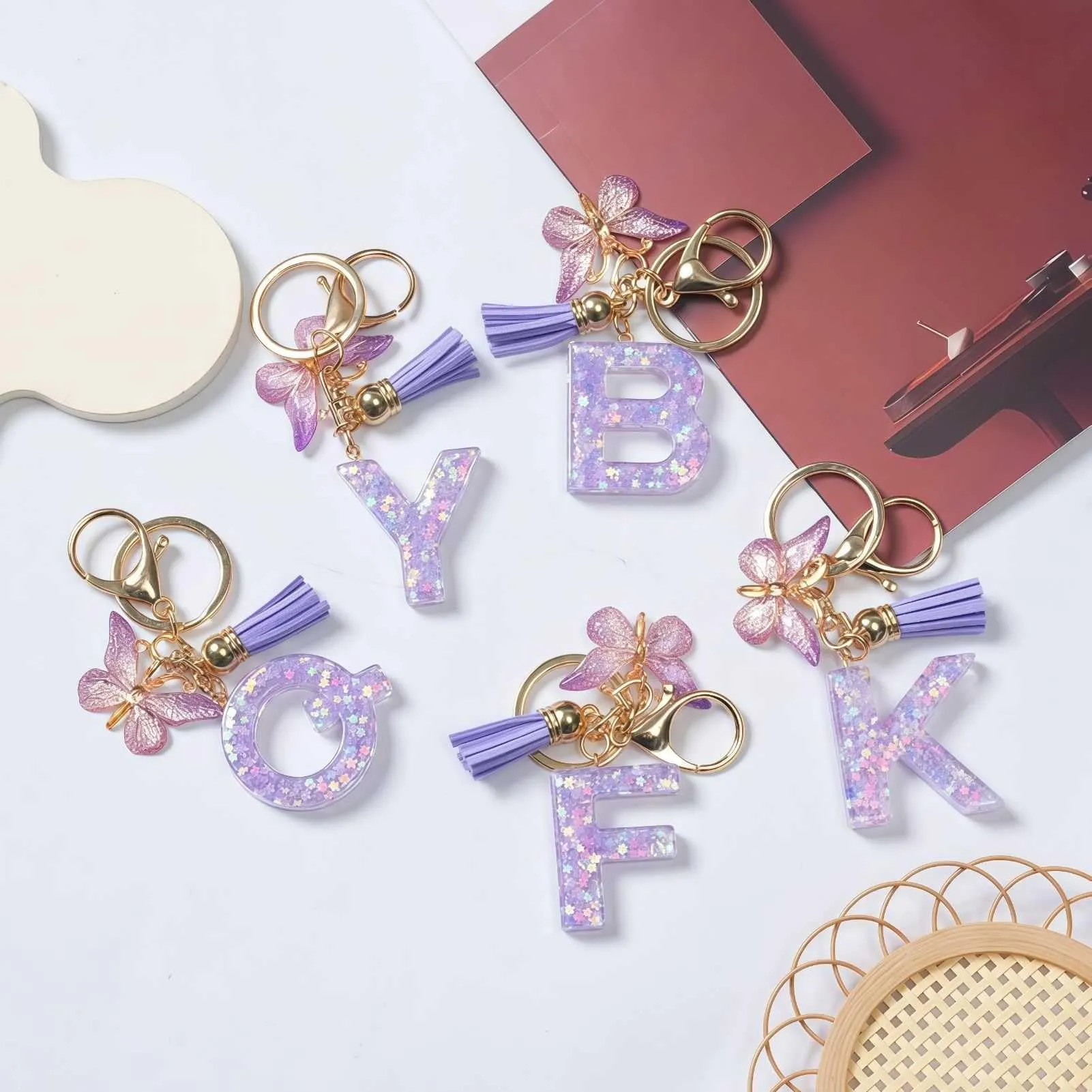 Yowfond Portachiavi ragazza con lettera e farfalla, iniziali portachiavi per donne, portachiavi personalizzato, idea regalo per ragazze e donne, Lilla i, M - immagine 3