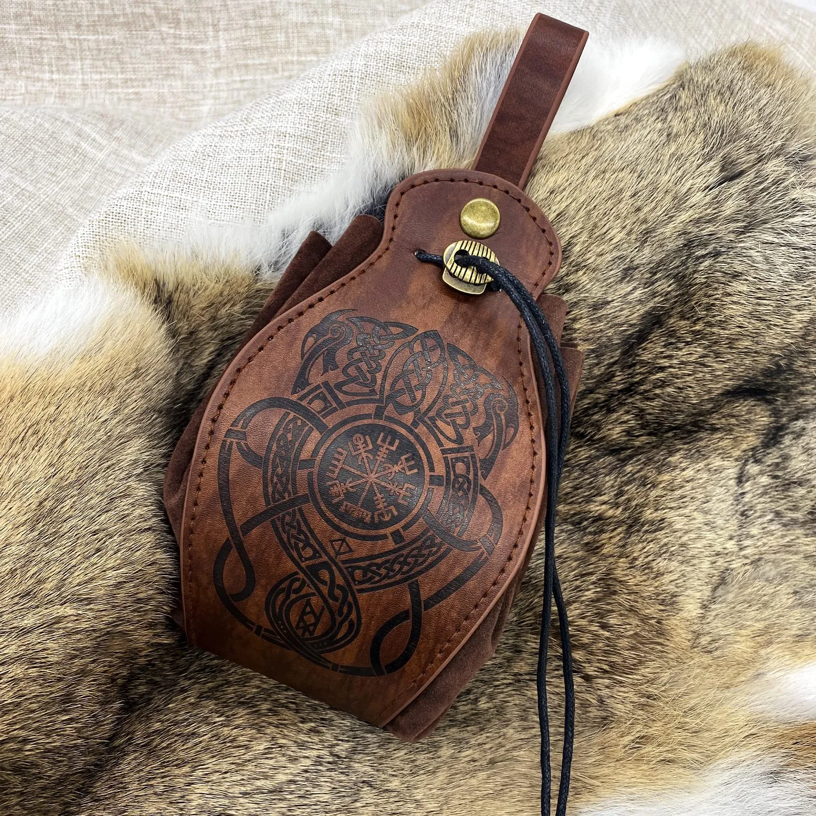 HiiFeuer Custodia in ecopelle medievale, borsa portatile con coulisse,Borsa da cintura vintage per dadi per LARP Ren Faire (Dragon Marrone) - immagine 3